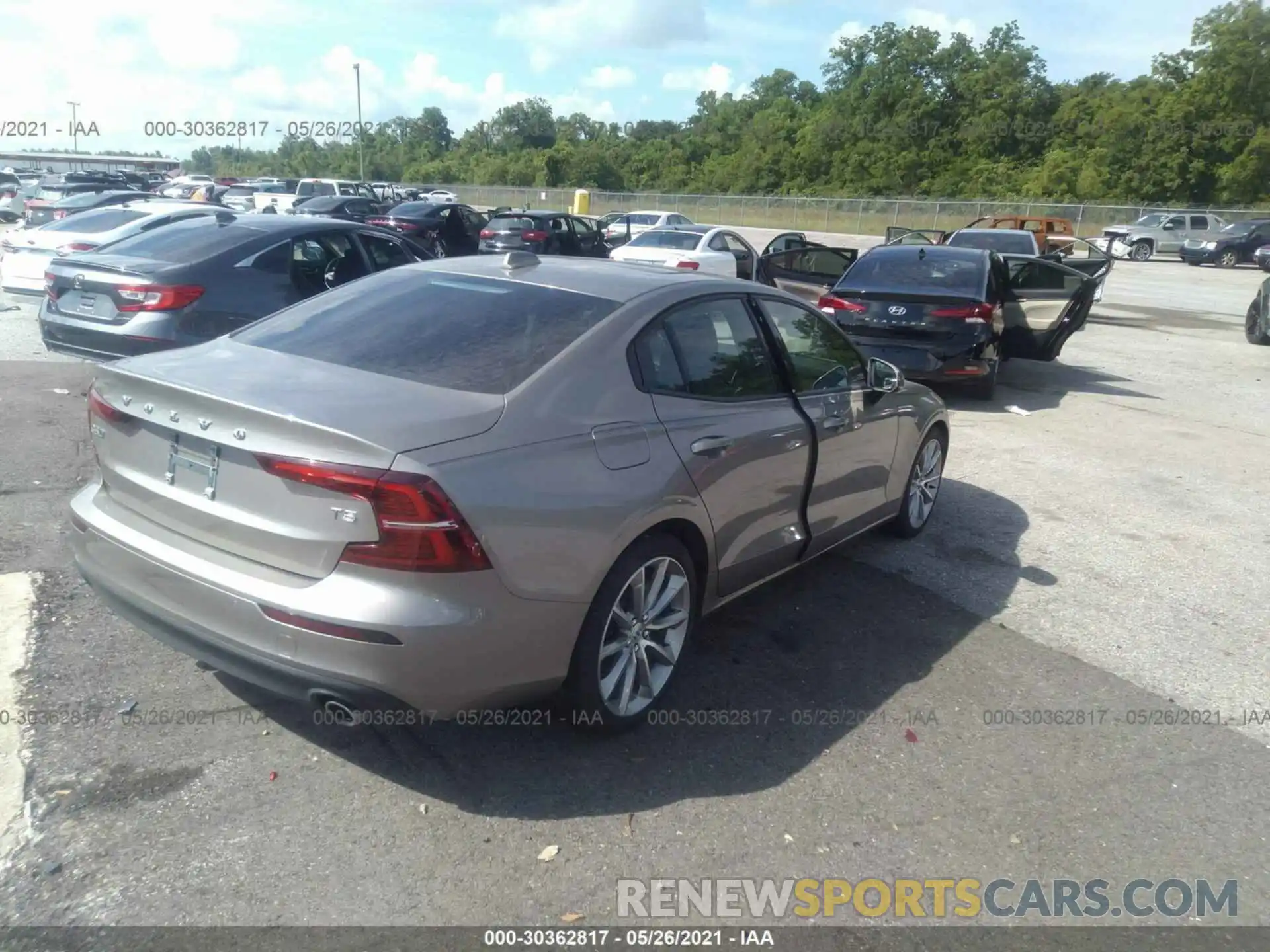 4 Photograph of a damaged car 7JR102FKXKG014783 VOLVO S60 2019