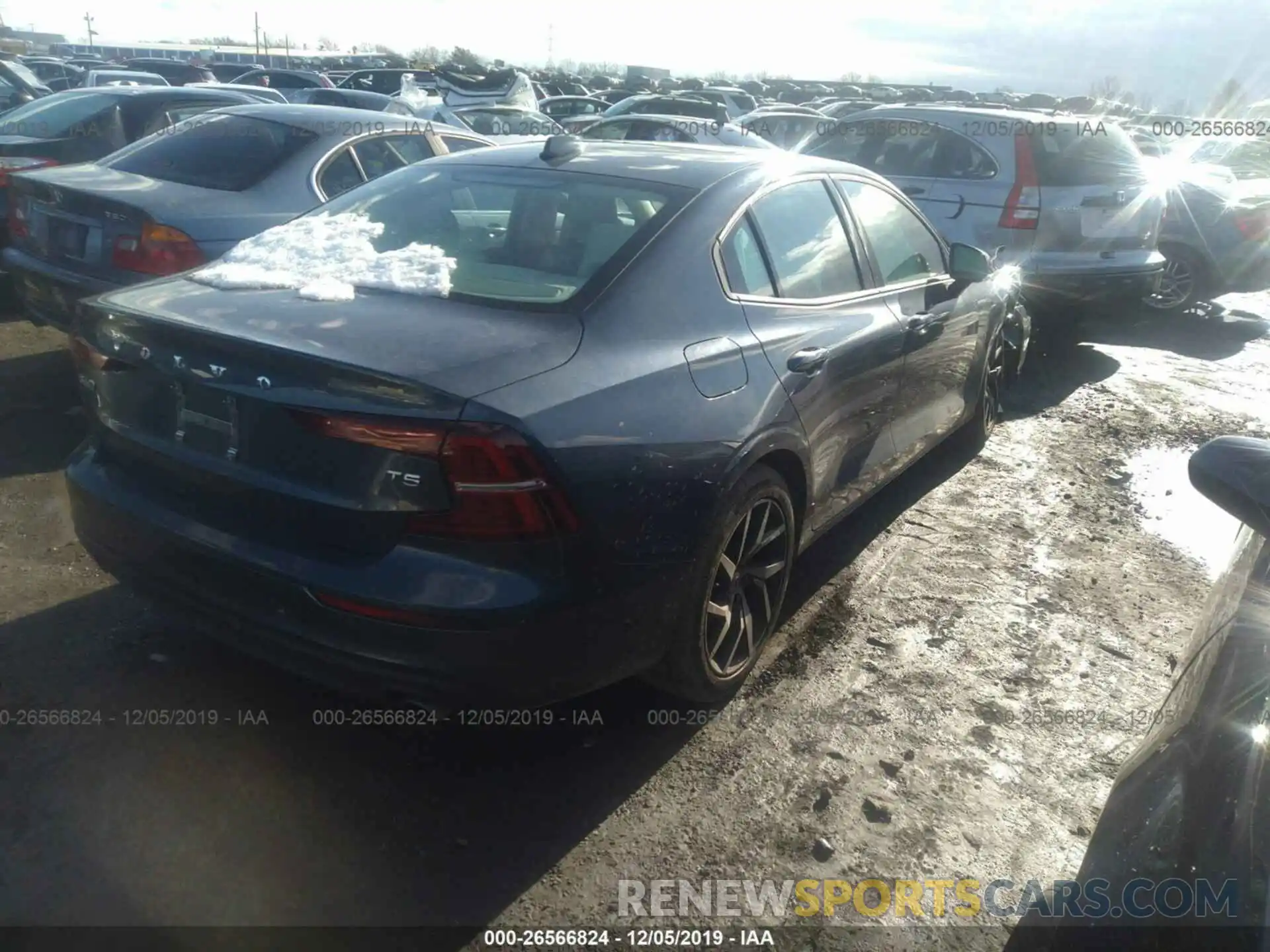 4 Photograph of a damaged car 7JR102FKXKG016999 VOLVO S60 2019