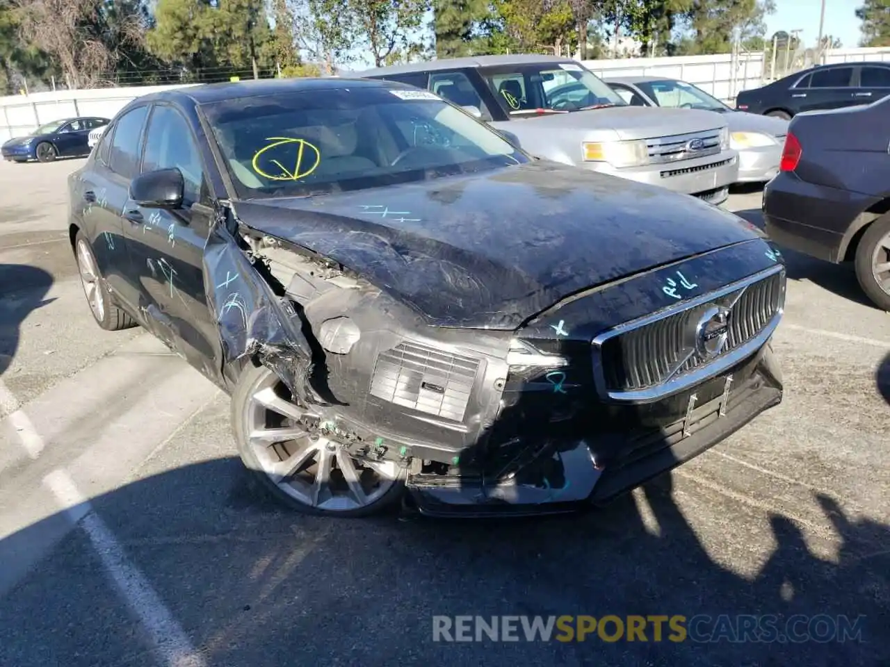 1 Photograph of a damaged car 7JR102FKXKG017778 VOLVO S60 2019