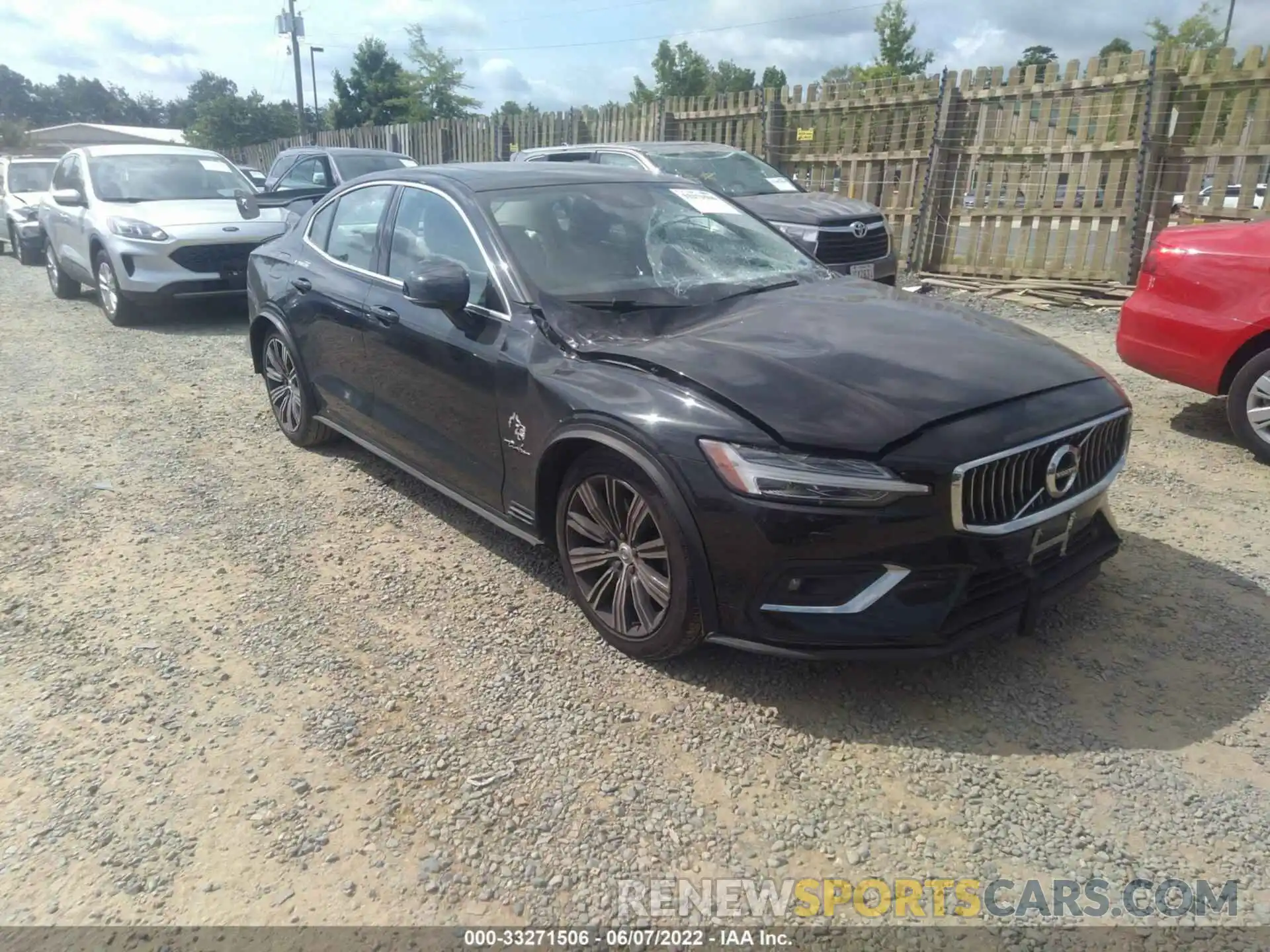 1 Photograph of a damaged car 7JR102FL2KG017931 VOLVO S60 2019