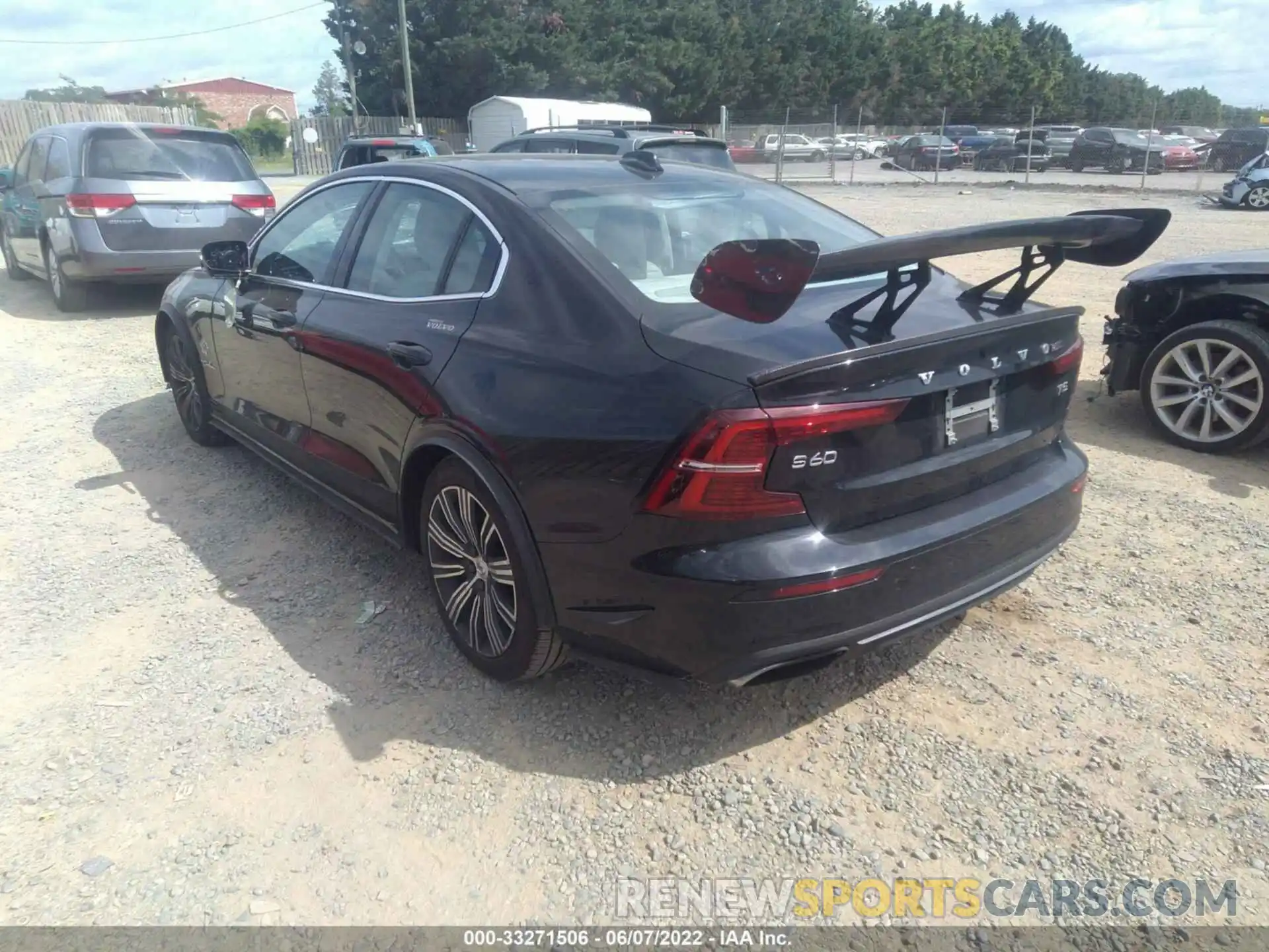 3 Photograph of a damaged car 7JR102FL2KG017931 VOLVO S60 2019