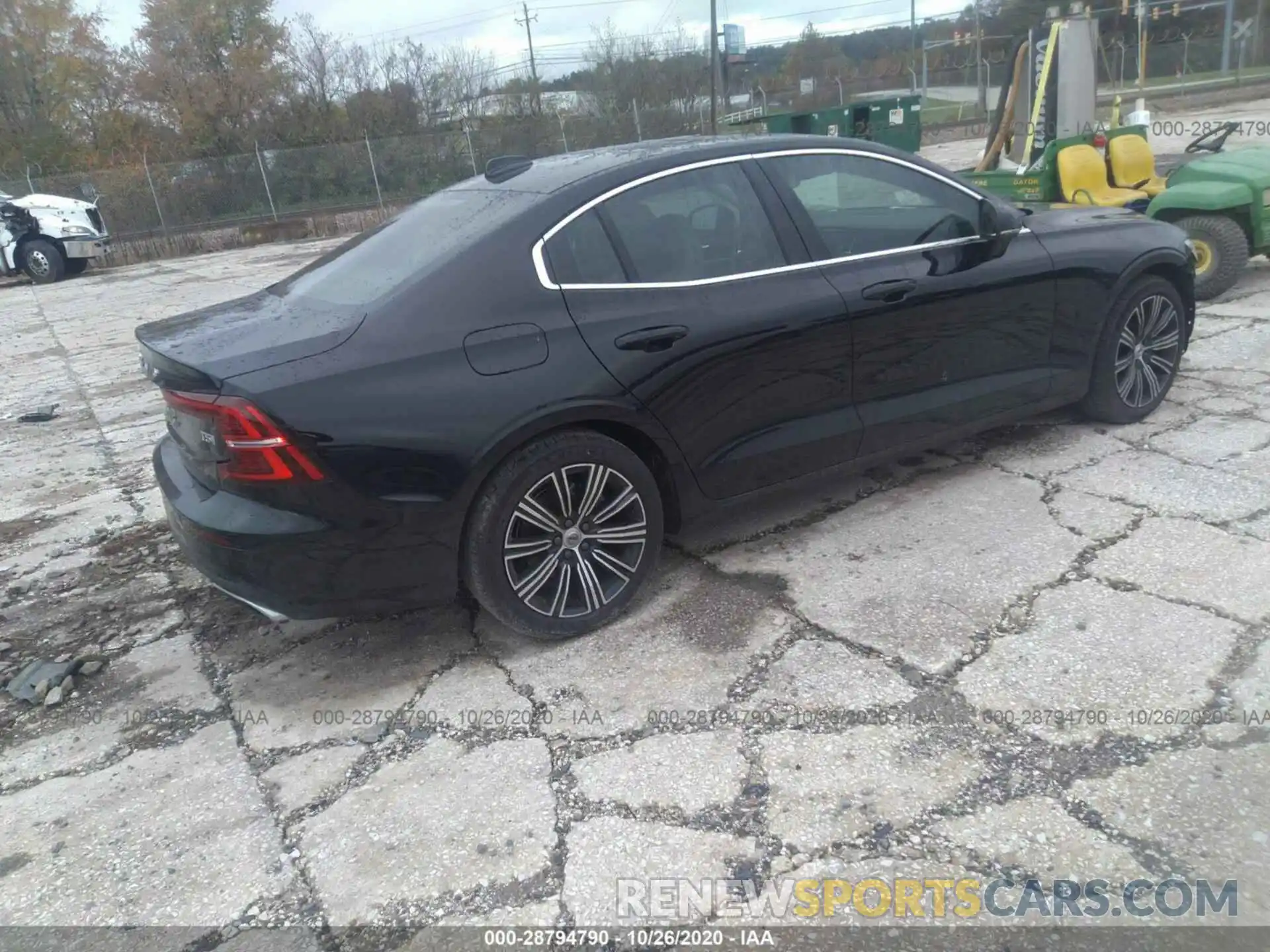 4 Photograph of a damaged car 7JR102FL4KG006090 VOLVO S60 2019