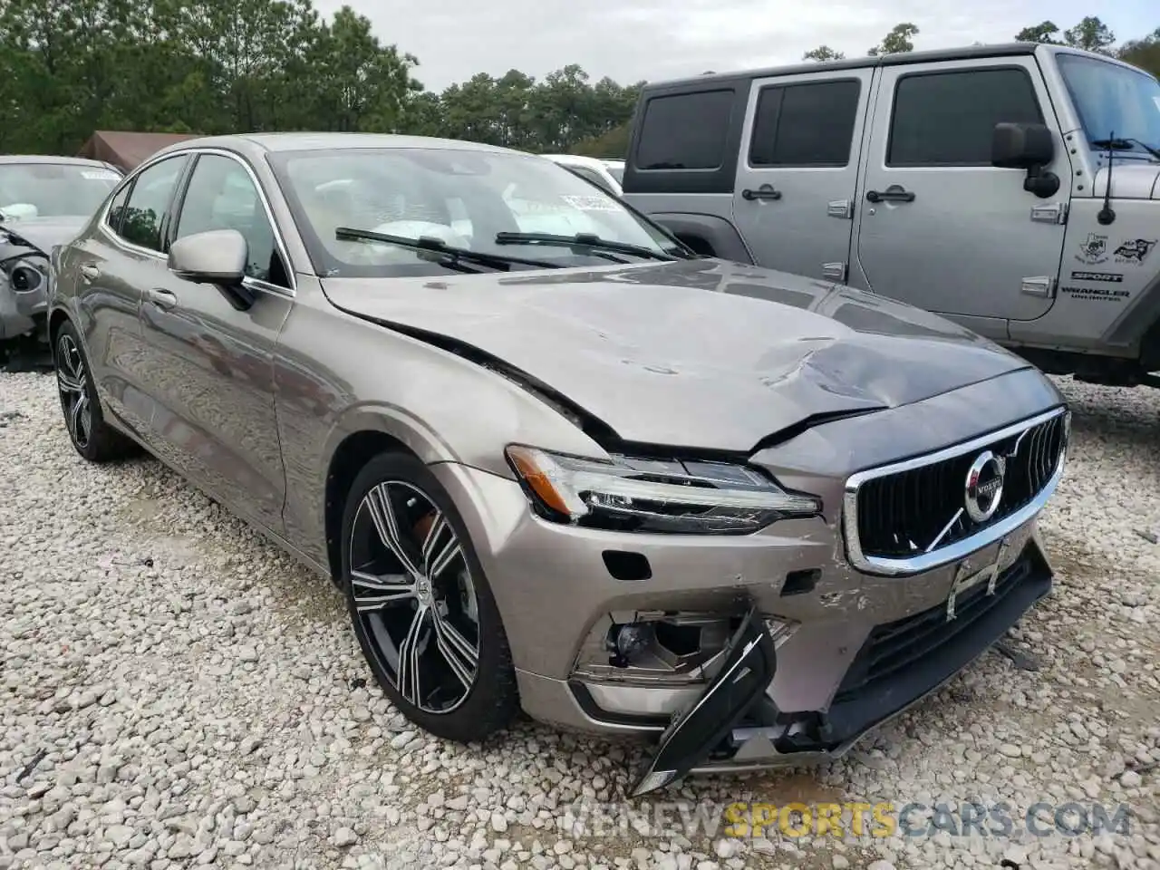 1 Photograph of a damaged car 7JR102FL4KG017882 VOLVO S60 2019