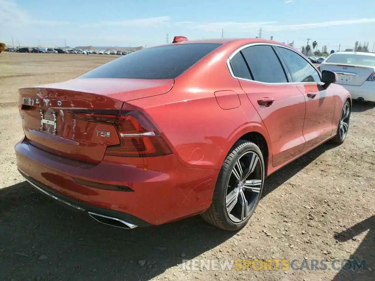 4 Photograph of a damaged car 7JR102FL9KG003668 VOLVO S60 2019