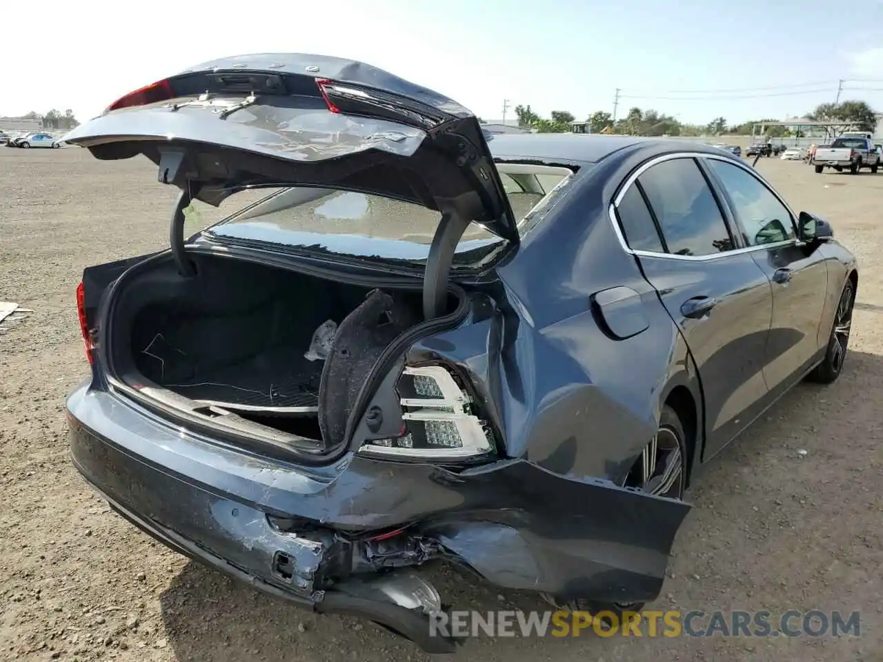 4 Photograph of a damaged car 7JR102FL9KG004867 VOLVO S60 2019