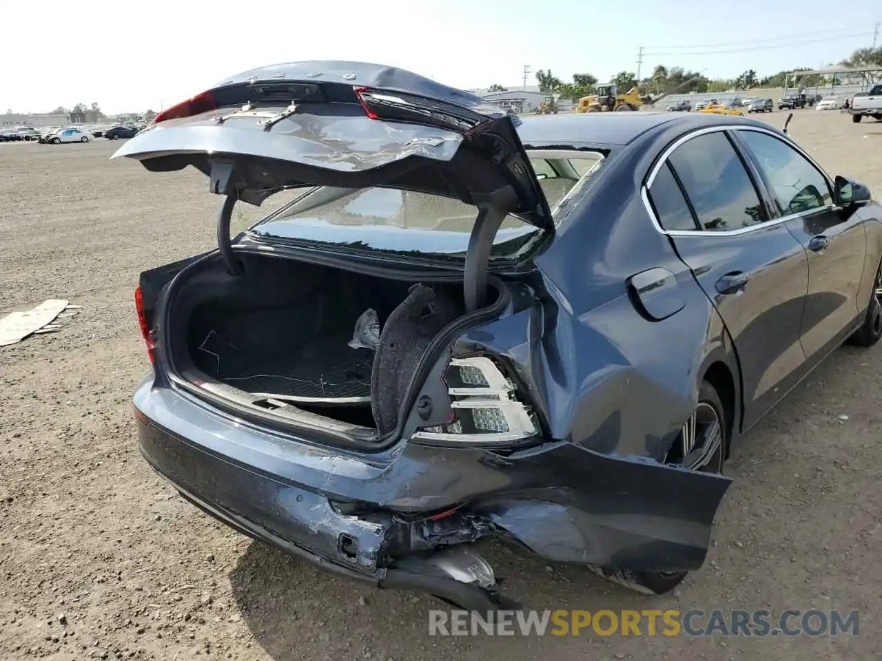 9 Photograph of a damaged car 7JR102FL9KG004867 VOLVO S60 2019