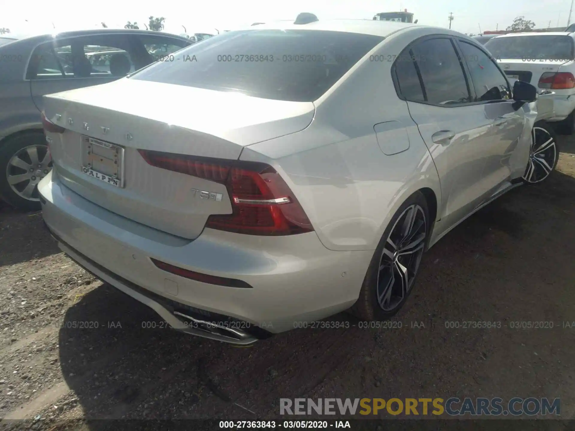 4 Photograph of a damaged car 7JR102FM2KG014567 VOLVO S60 2019