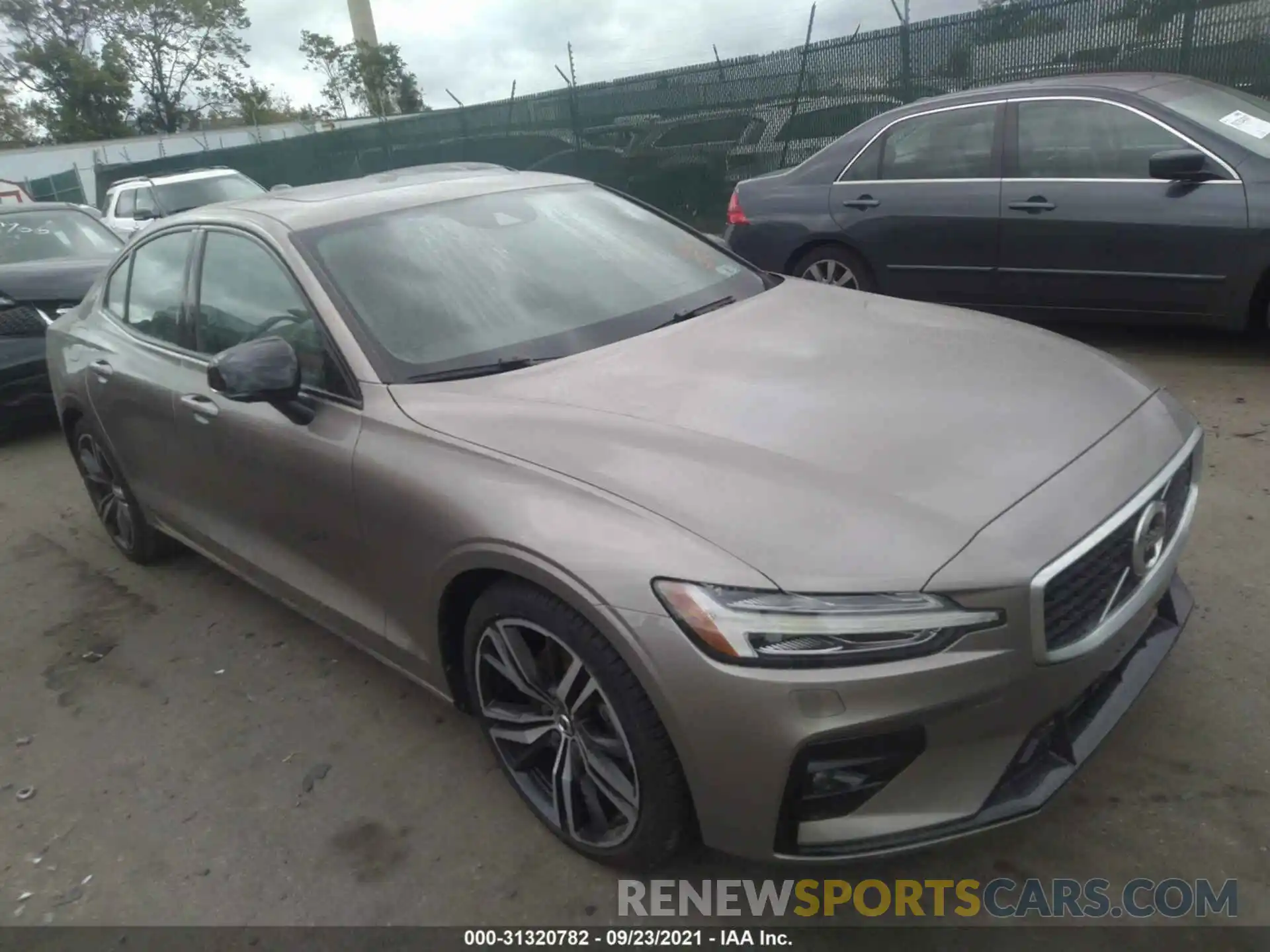 1 Photograph of a damaged car 7JR102FM4KG003621 VOLVO S60 2019