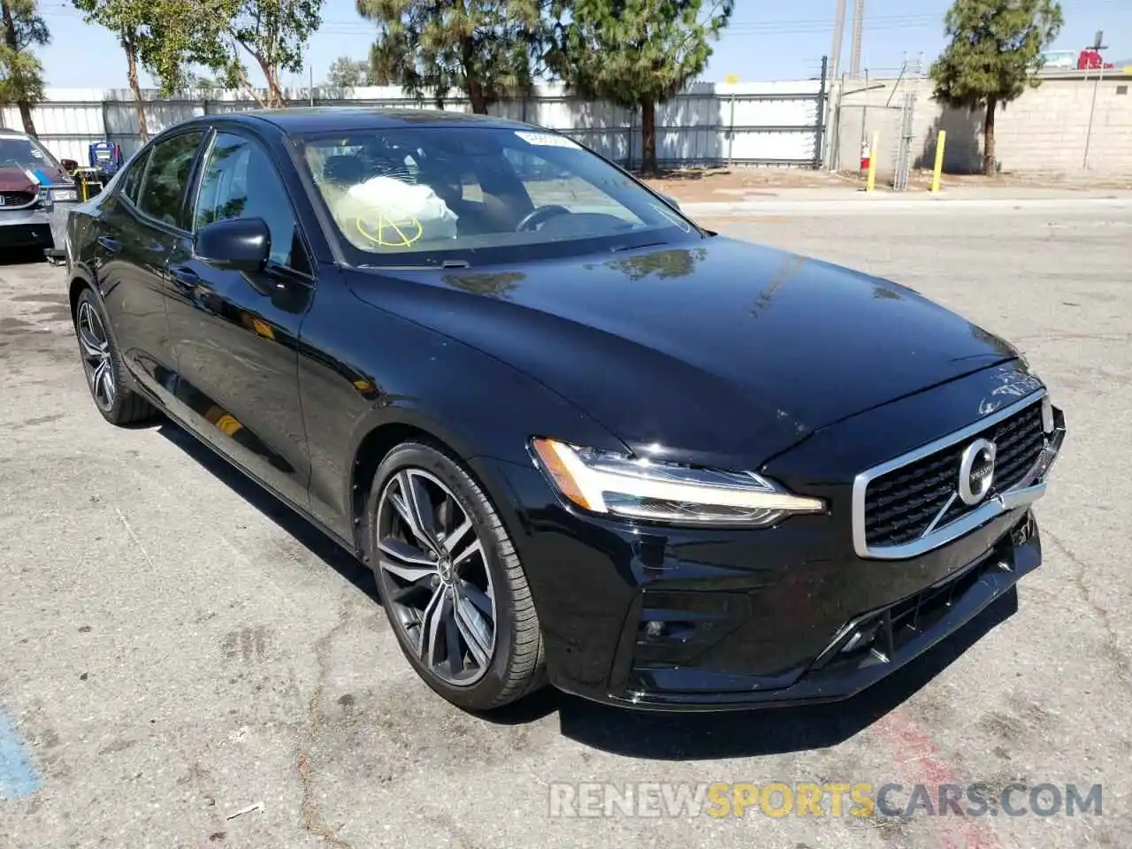 1 Photograph of a damaged car 7JR102FM4KG017163 VOLVO S60 2019