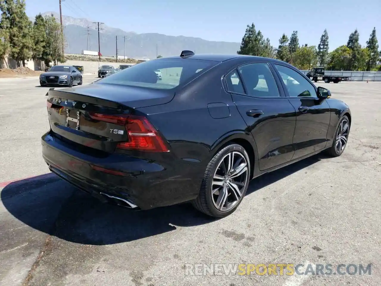 4 Photograph of a damaged car 7JR102FM4KG017163 VOLVO S60 2019