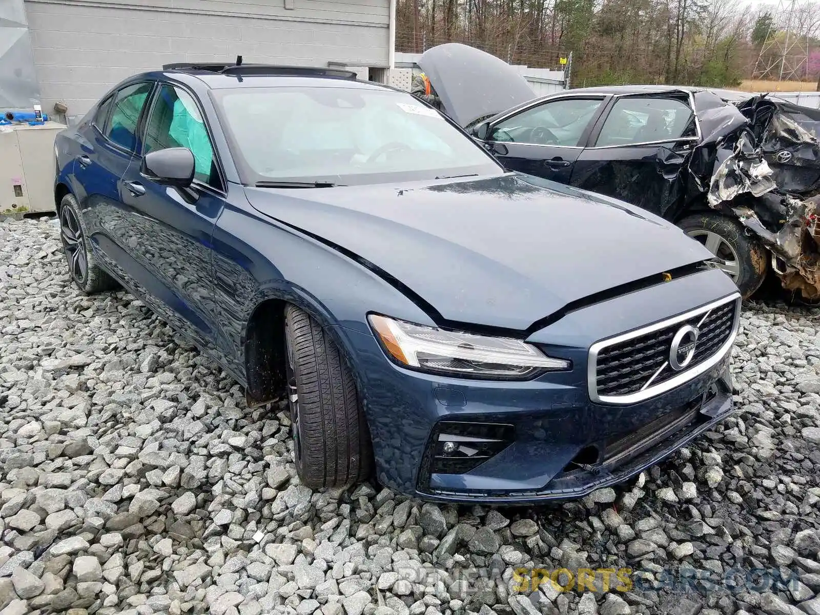 1 Photograph of a damaged car 7JR102FM5KG017995 VOLVO S60 2019