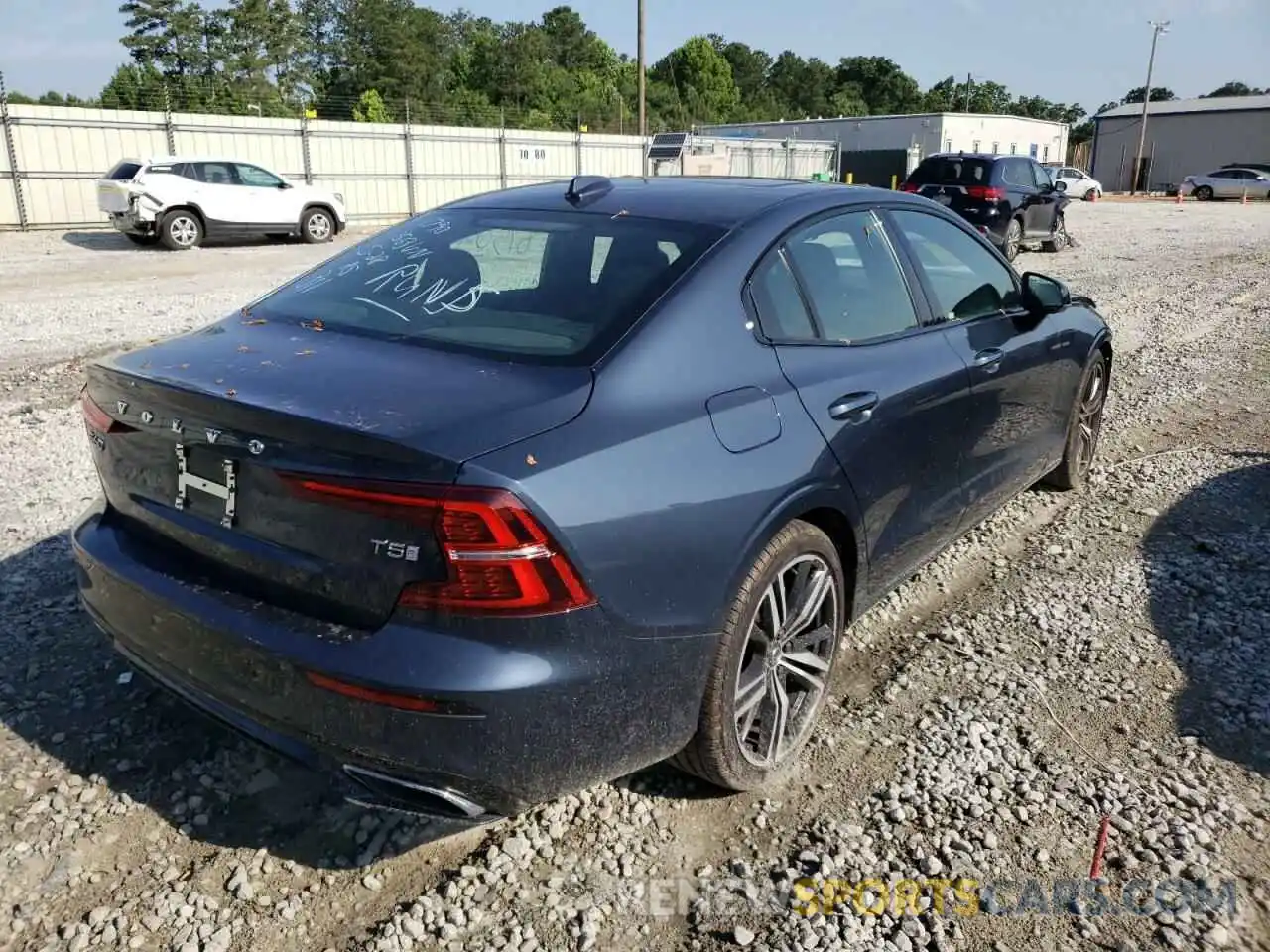 4 Photograph of a damaged car 7JR102FM6KG006956 VOLVO S60 2019