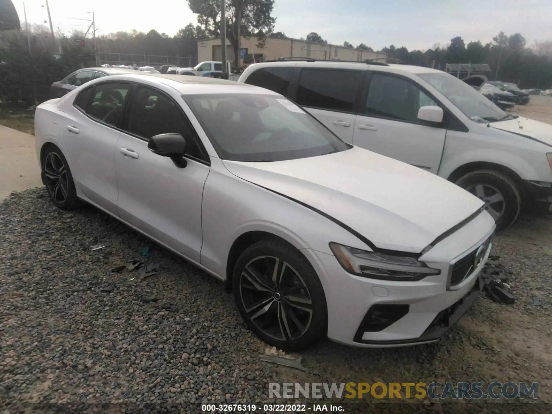 1 Photograph of a damaged car 7JR102FM7KG012068 VOLVO S60 2019