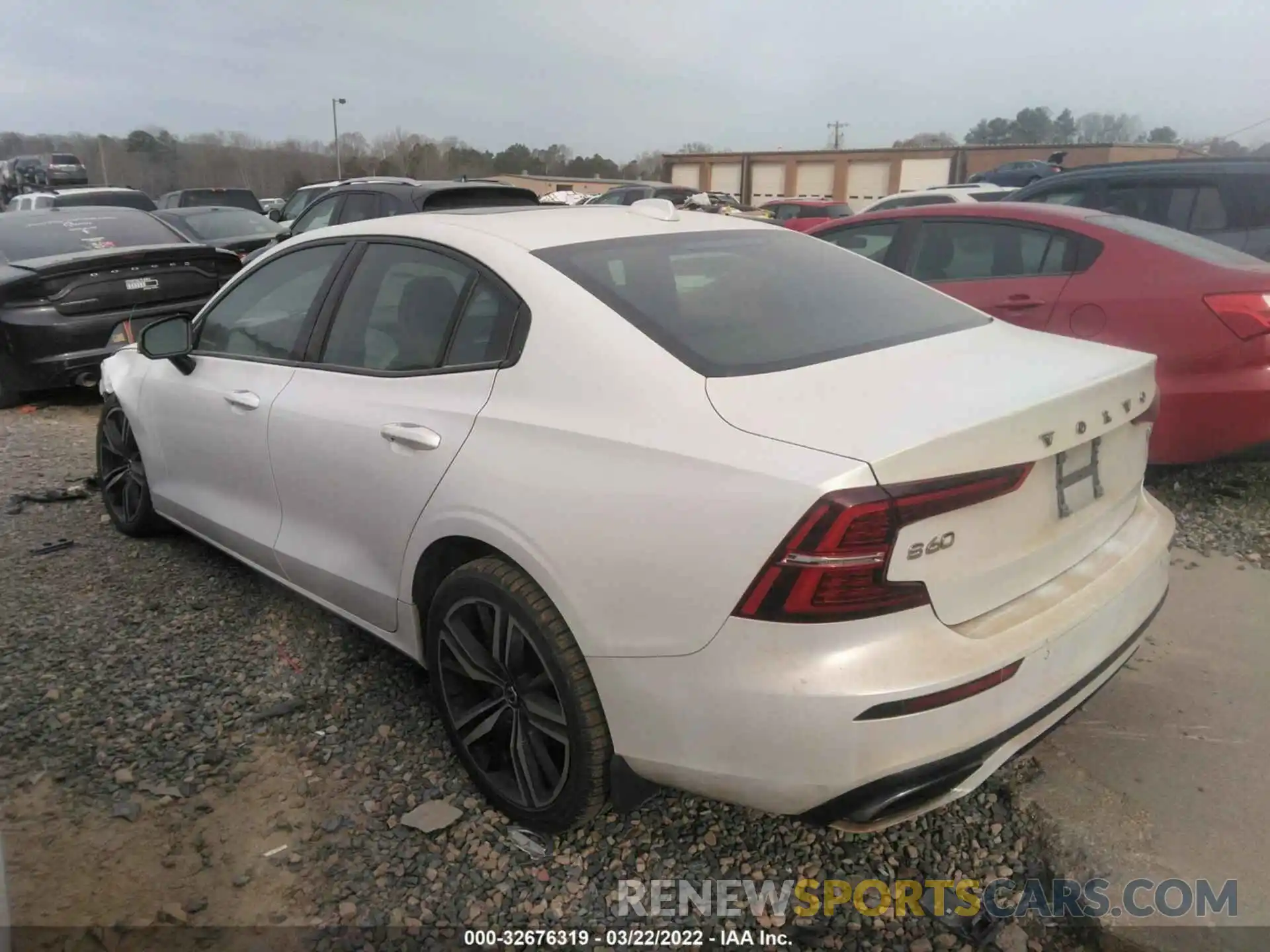 3 Photograph of a damaged car 7JR102FM7KG012068 VOLVO S60 2019