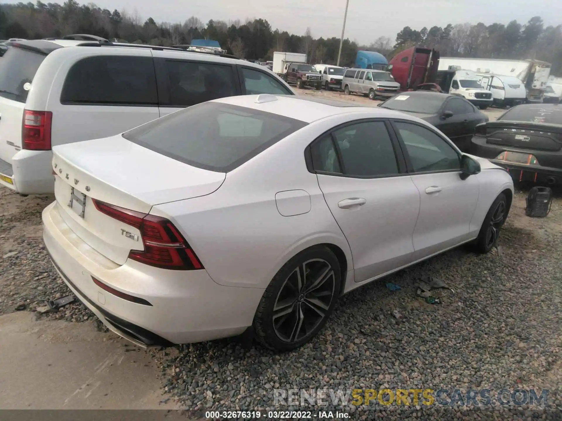 4 Photograph of a damaged car 7JR102FM7KG012068 VOLVO S60 2019