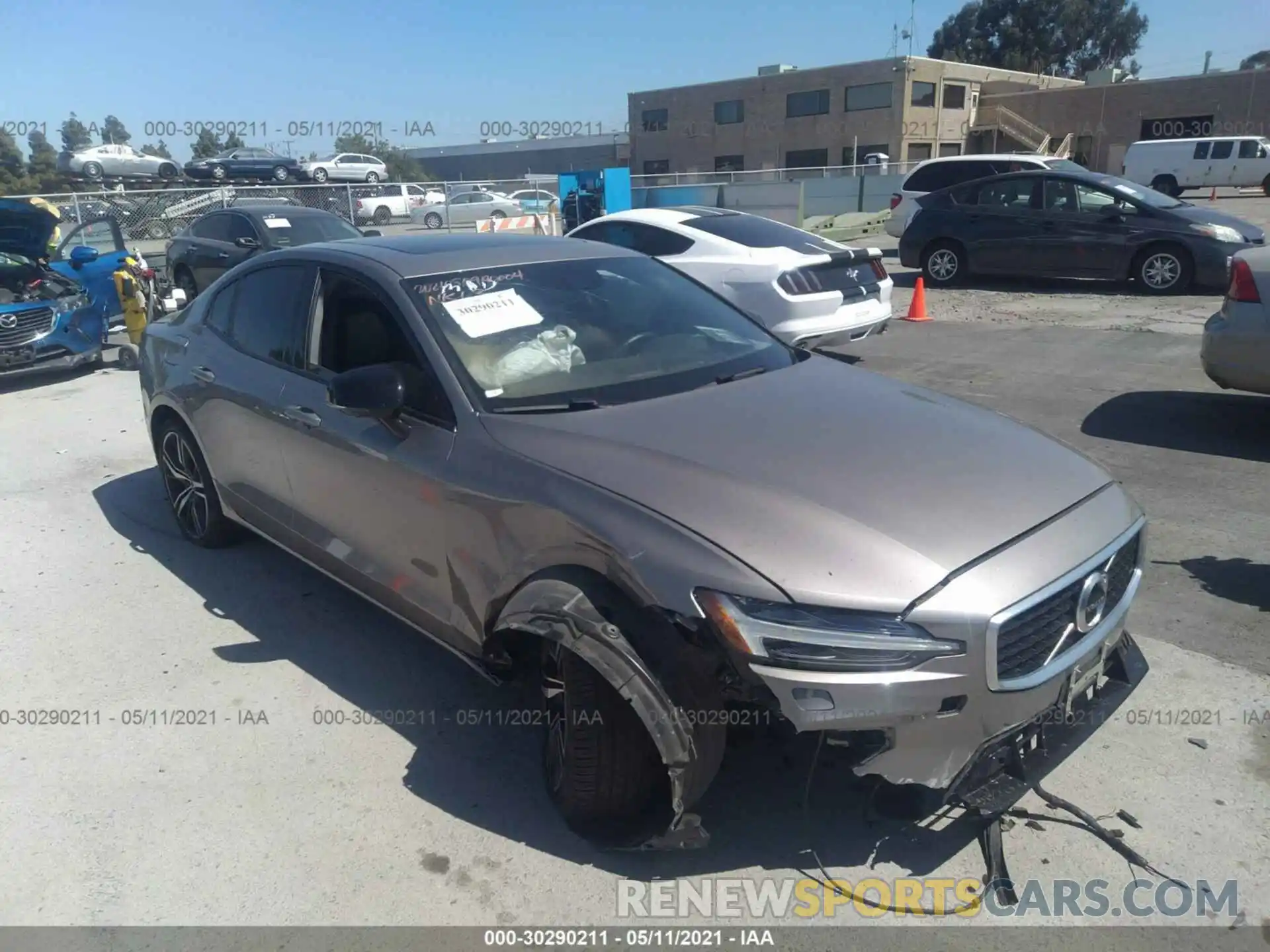 1 Photograph of a damaged car 7JR102FM9KG004103 VOLVO S60 2019