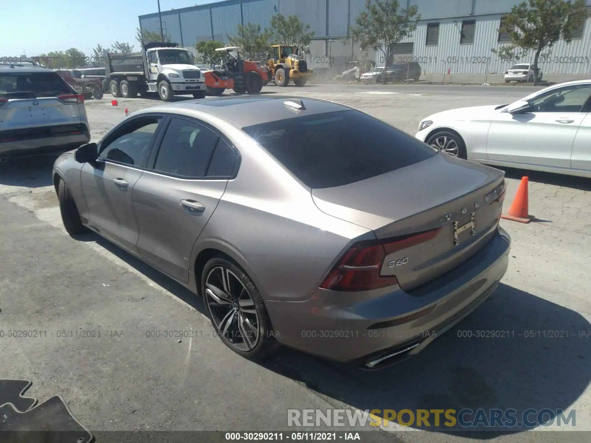 3 Photograph of a damaged car 7JR102FM9KG004103 VOLVO S60 2019