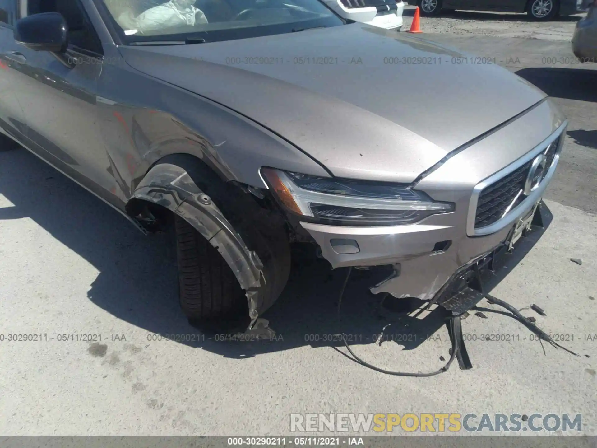 6 Photograph of a damaged car 7JR102FM9KG004103 VOLVO S60 2019