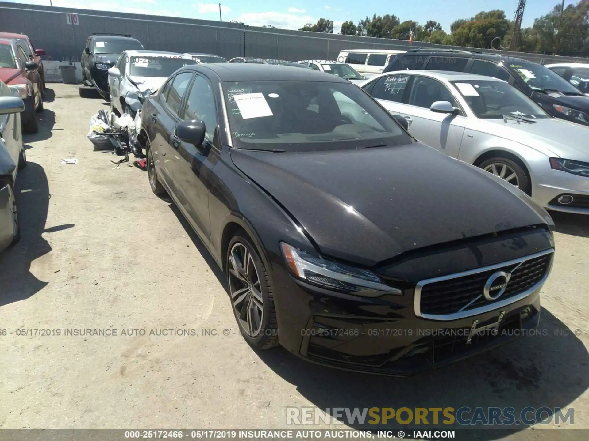 1 Photograph of a damaged car 7JR102FMXKG003543 VOLVO S60 2019