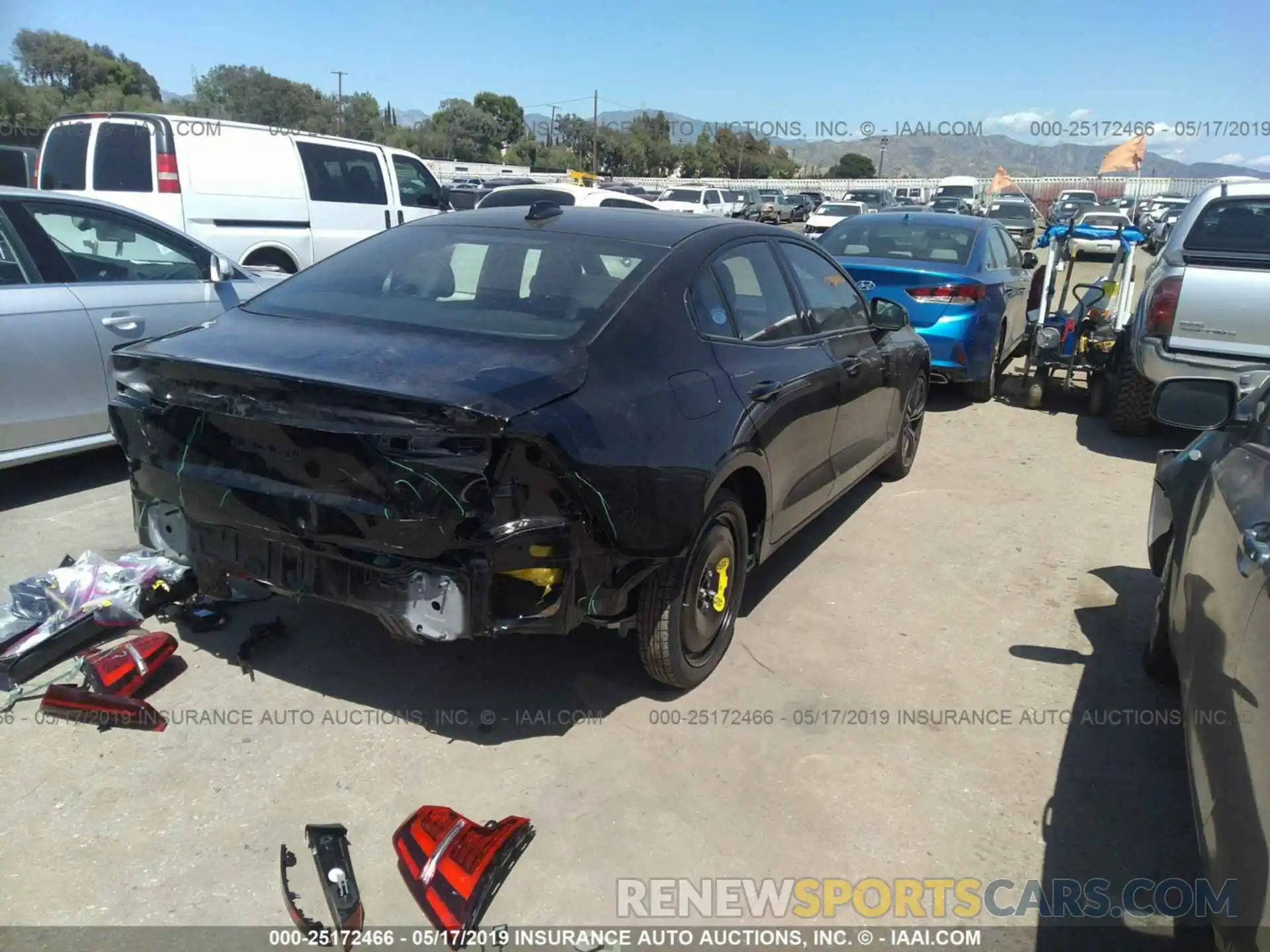 4 Photograph of a damaged car 7JR102FMXKG003543 VOLVO S60 2019