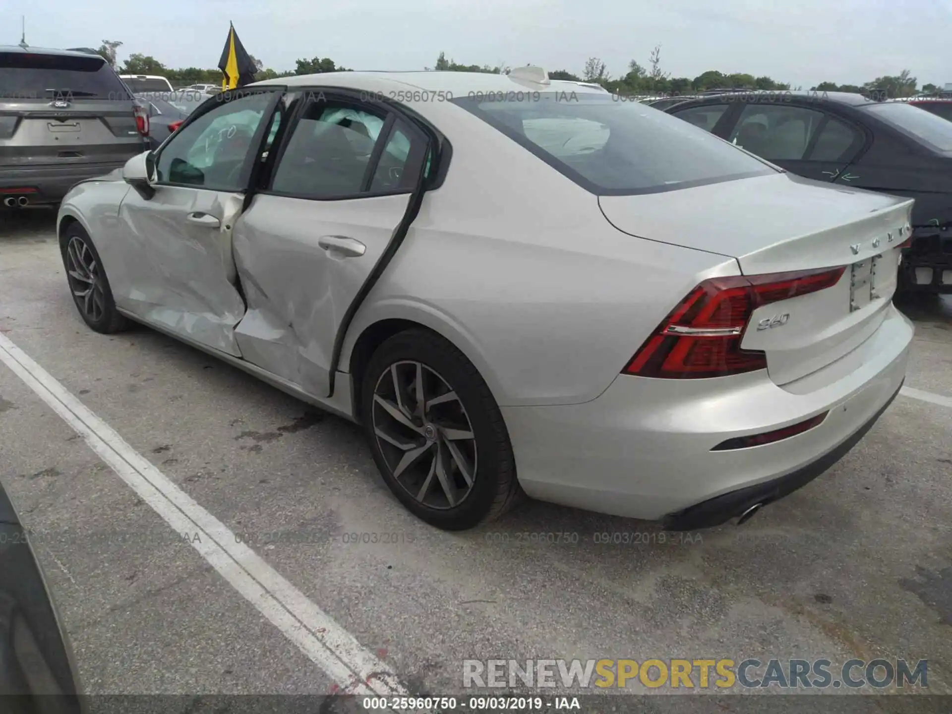 3 Photograph of a damaged car 7JRA22TK0KG006626 VOLVO S60 2019