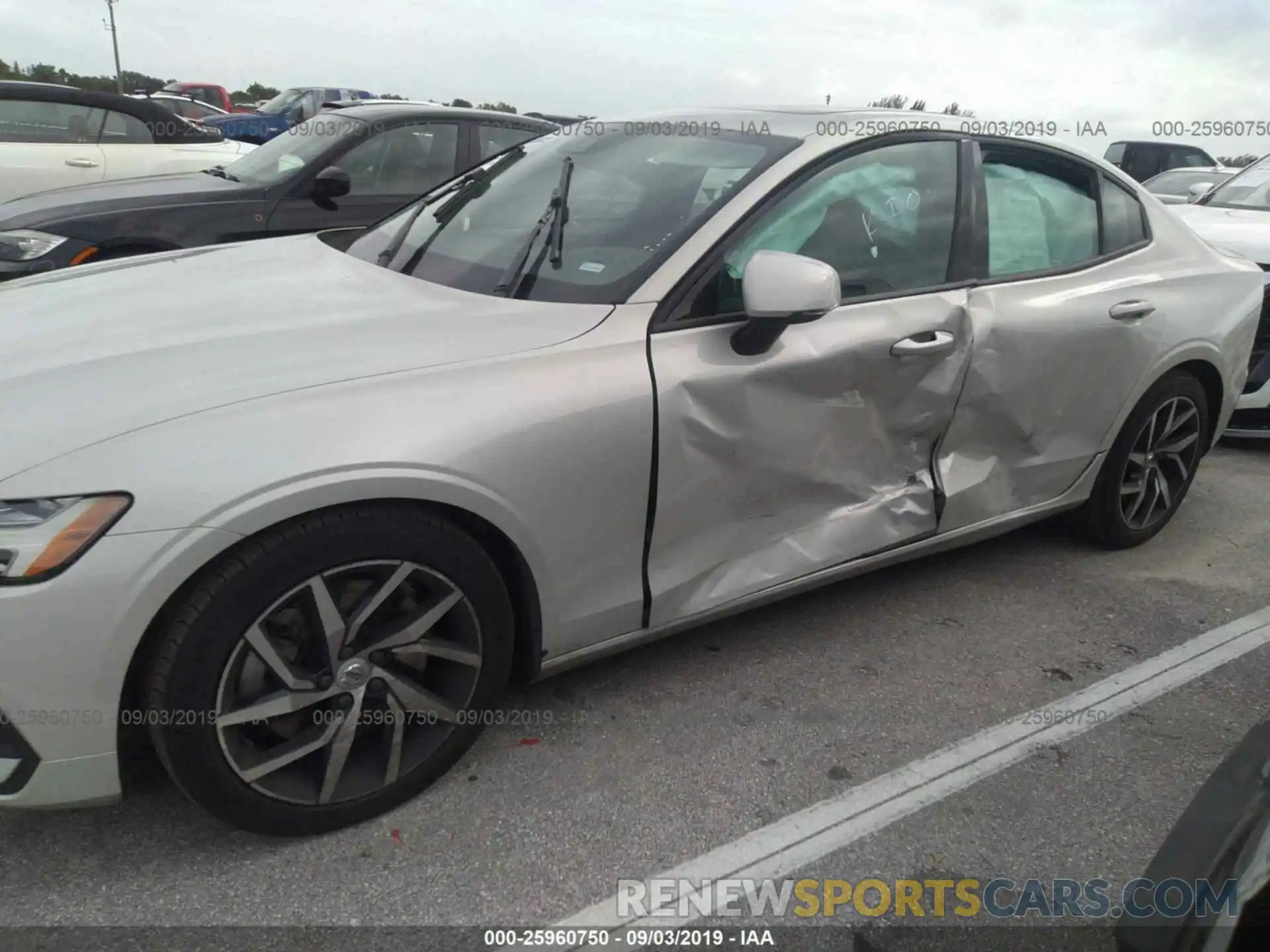 6 Photograph of a damaged car 7JRA22TK0KG006626 VOLVO S60 2019