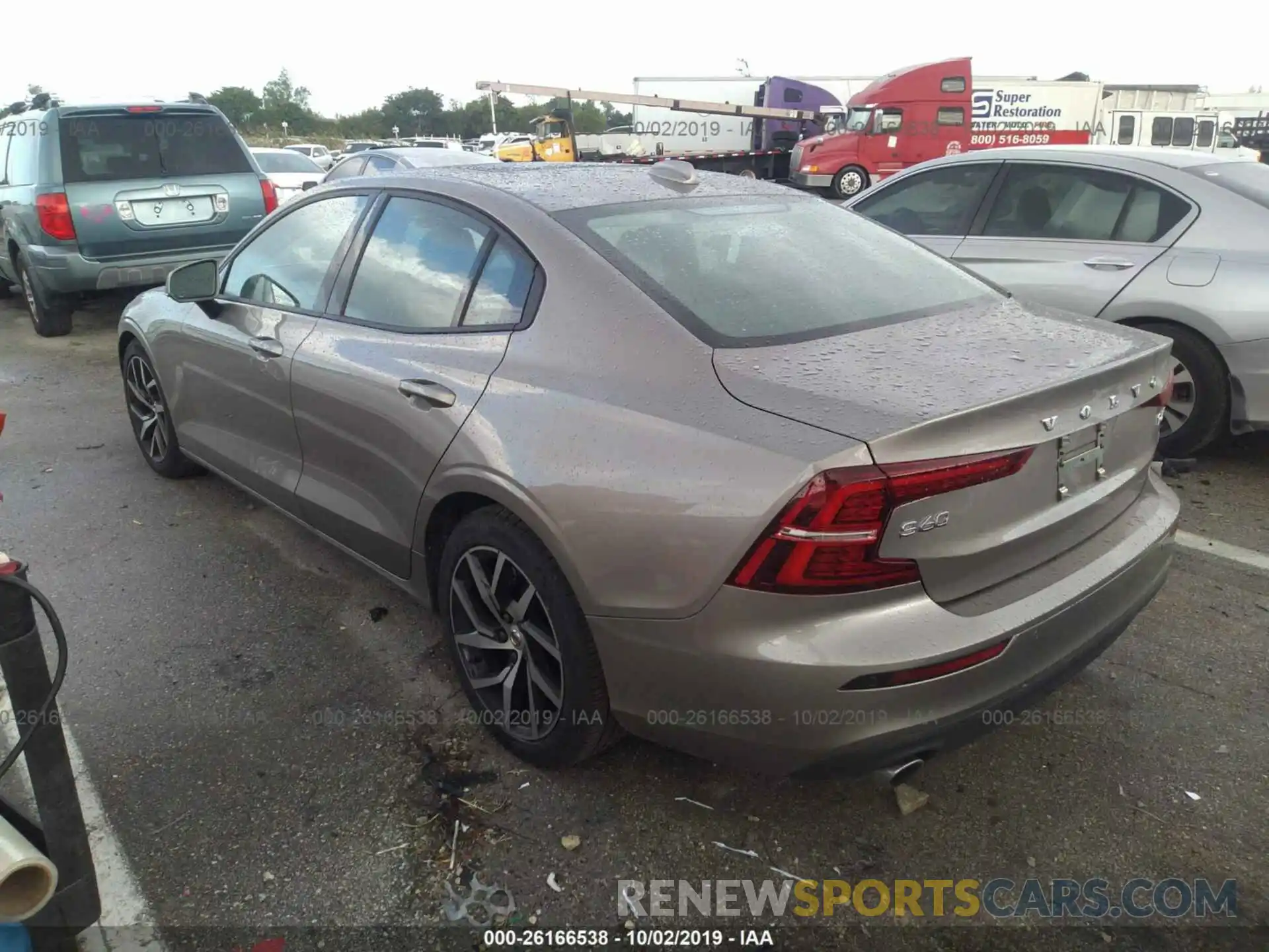 3 Photograph of a damaged car 7JRA22TK0KG011325 VOLVO S60 2019