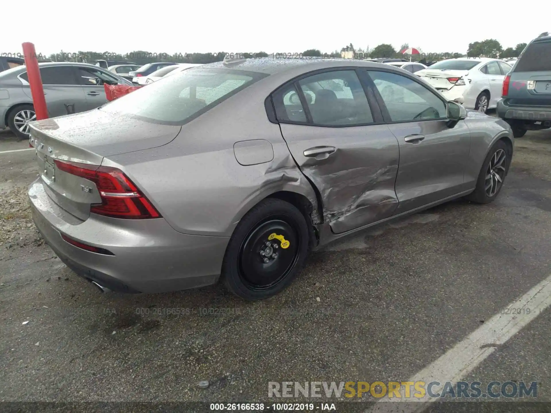 4 Photograph of a damaged car 7JRA22TK0KG011325 VOLVO S60 2019