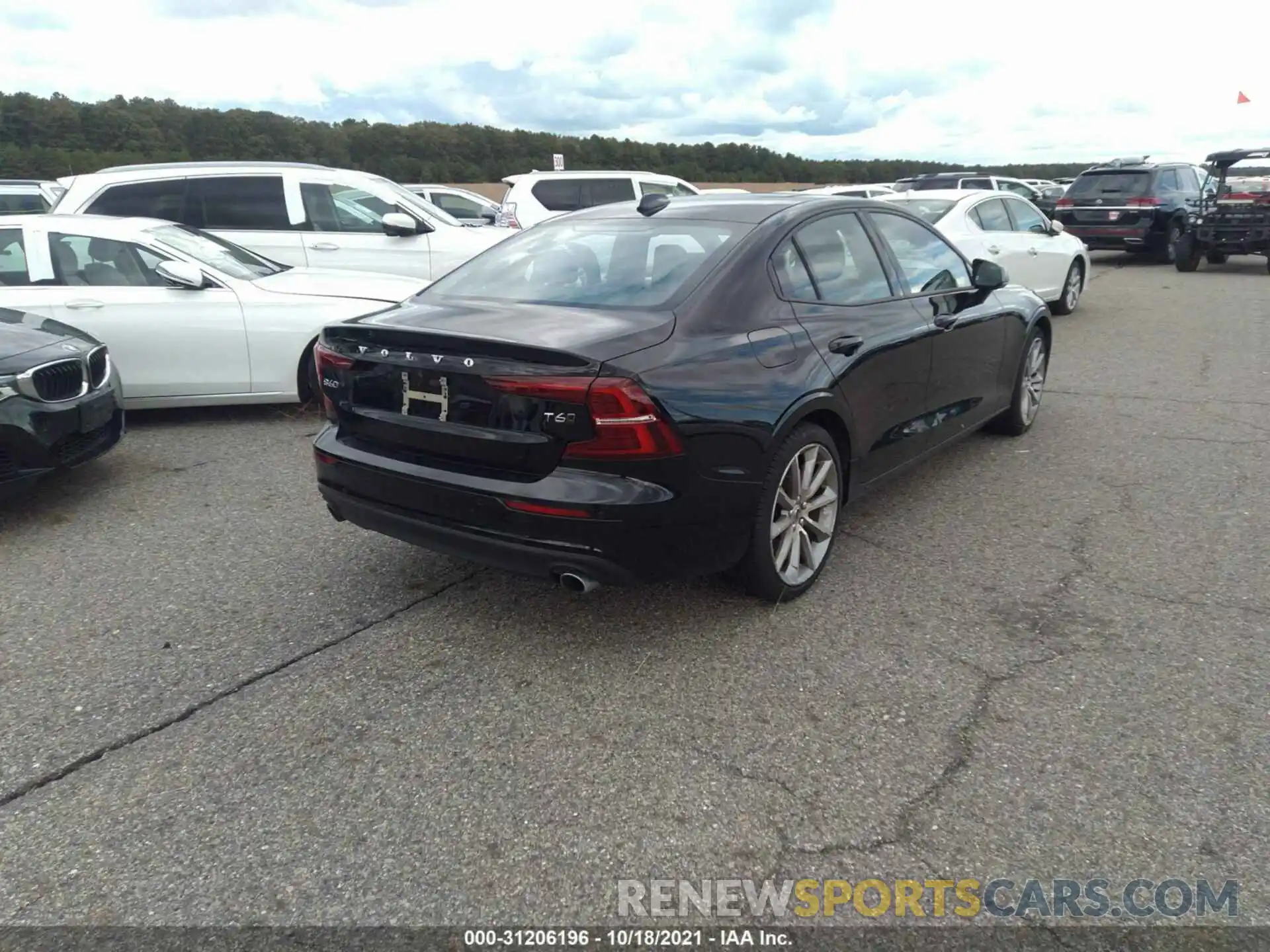 4 Photograph of a damaged car 7JRA22TK0KG013396 VOLVO S60 2019