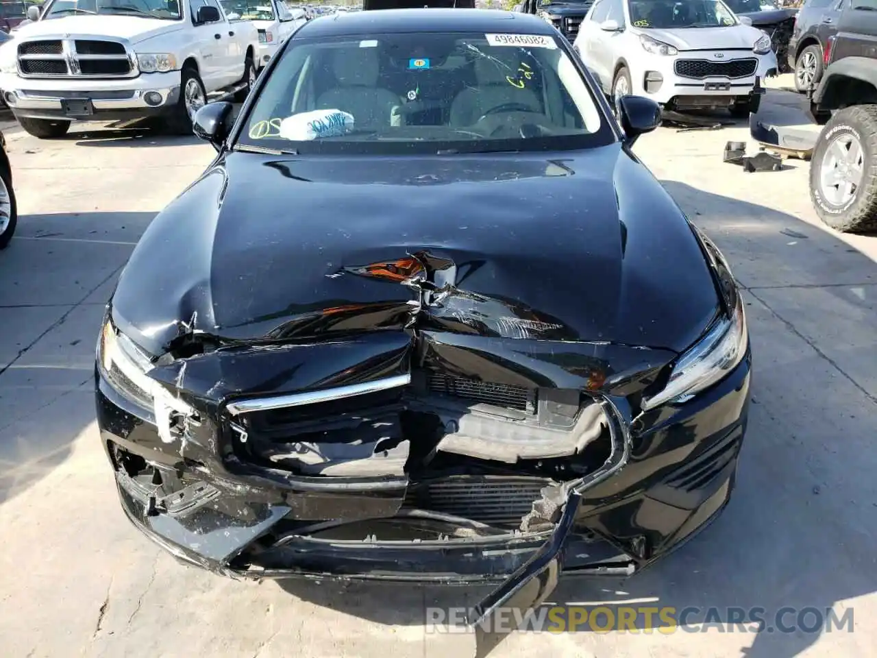 9 Photograph of a damaged car 7JRA22TK0KG015651 VOLVO S60 2019