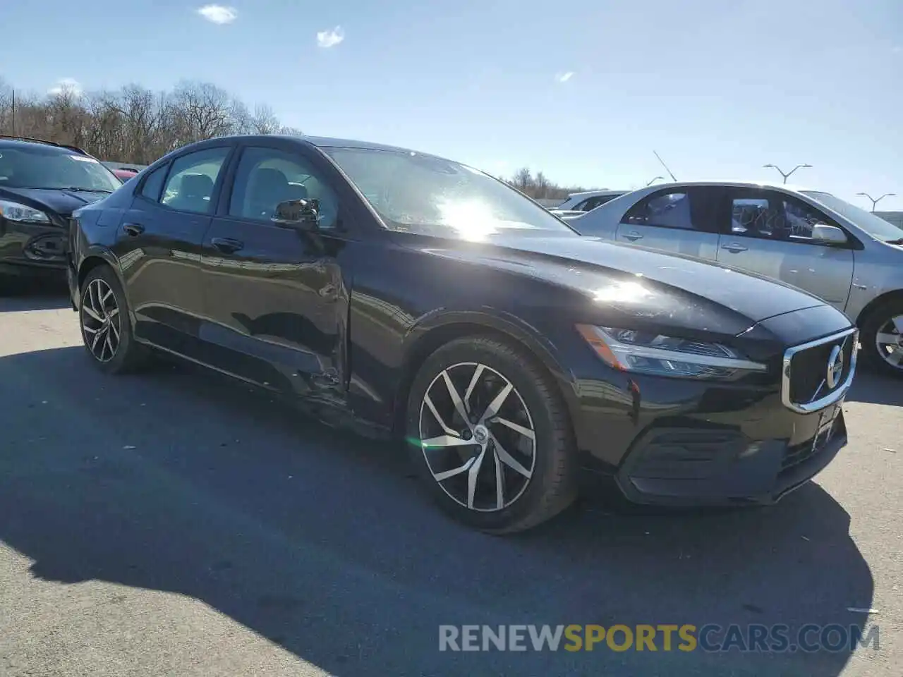 4 Photograph of a damaged car 7JRA22TK0KG016380 VOLVO S60 2019