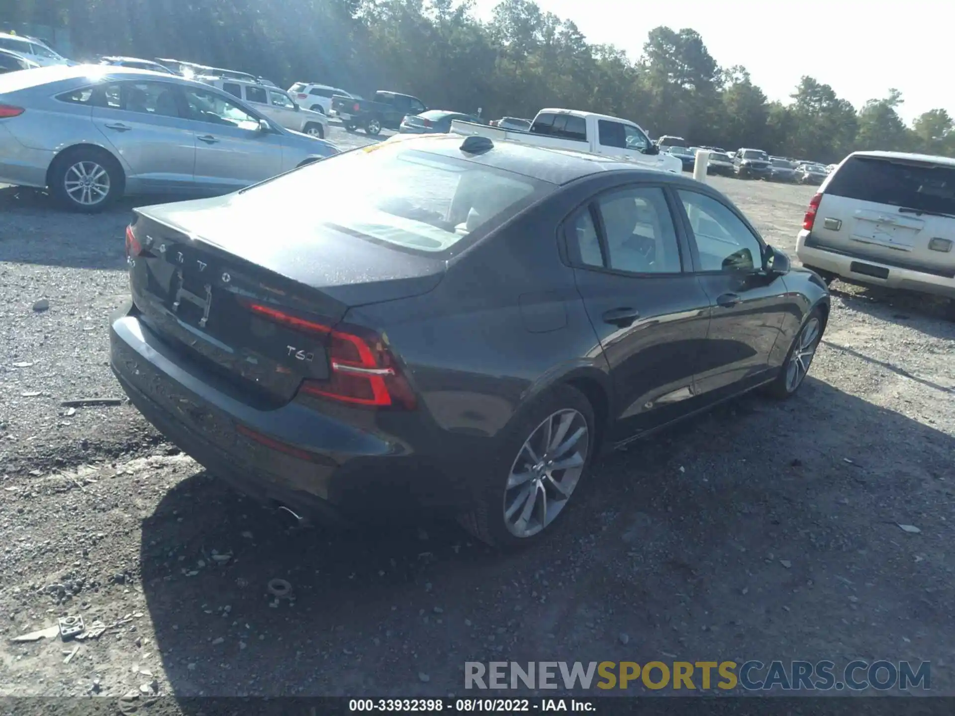 4 Photograph of a damaged car 7JRA22TK1KG004223 VOLVO S60 2019