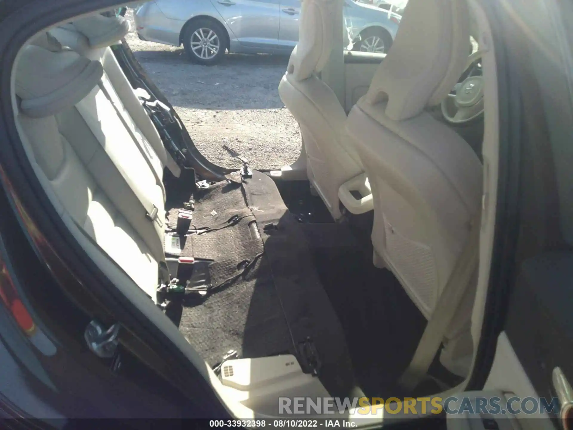 8 Photograph of a damaged car 7JRA22TK1KG004223 VOLVO S60 2019