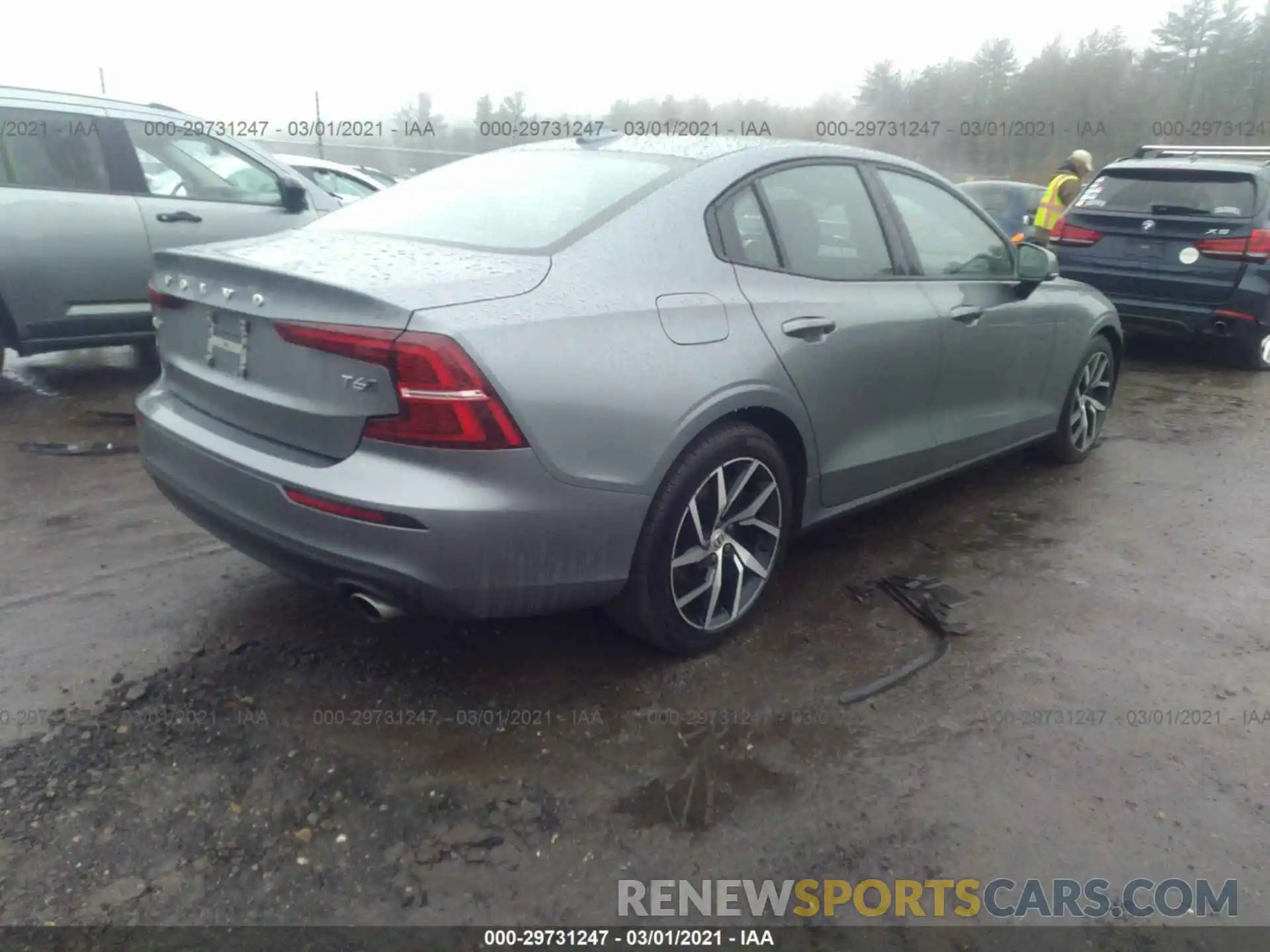 4 Photograph of a damaged car 7JRA22TK1KG016162 VOLVO S60 2019