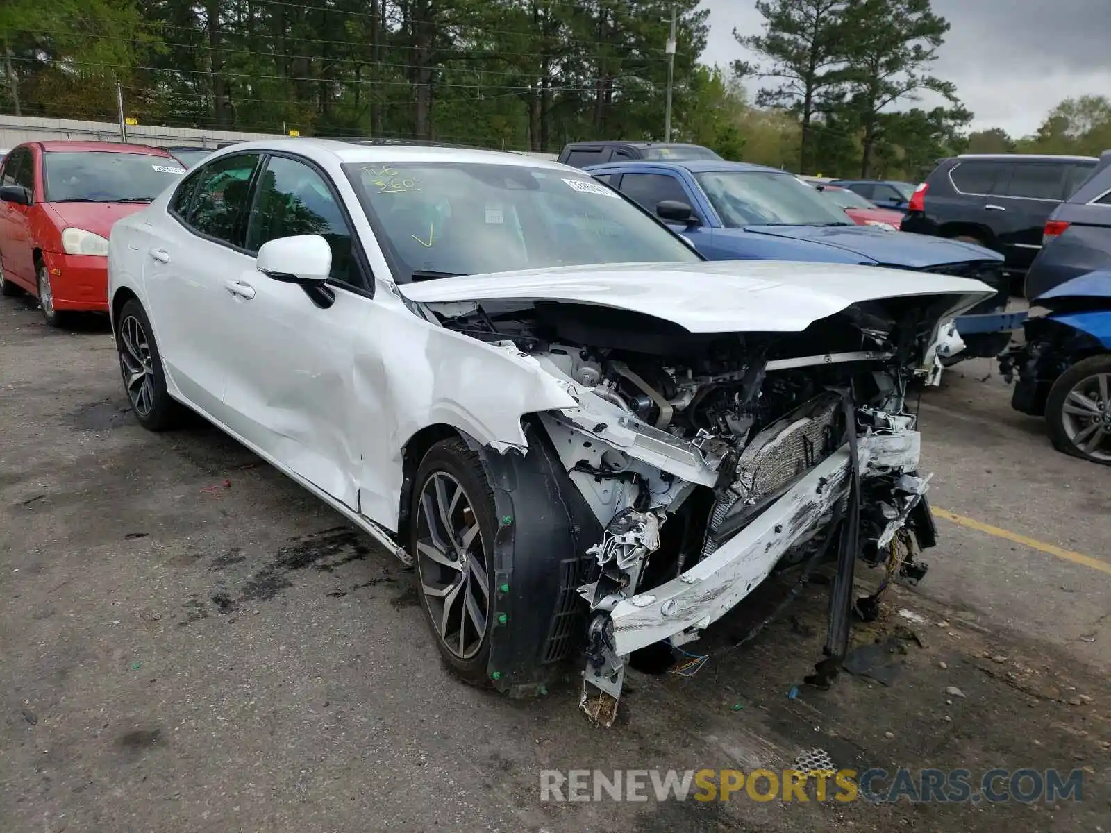 1 Photograph of a damaged car 7JRA22TK1KG017361 VOLVO S60 2019