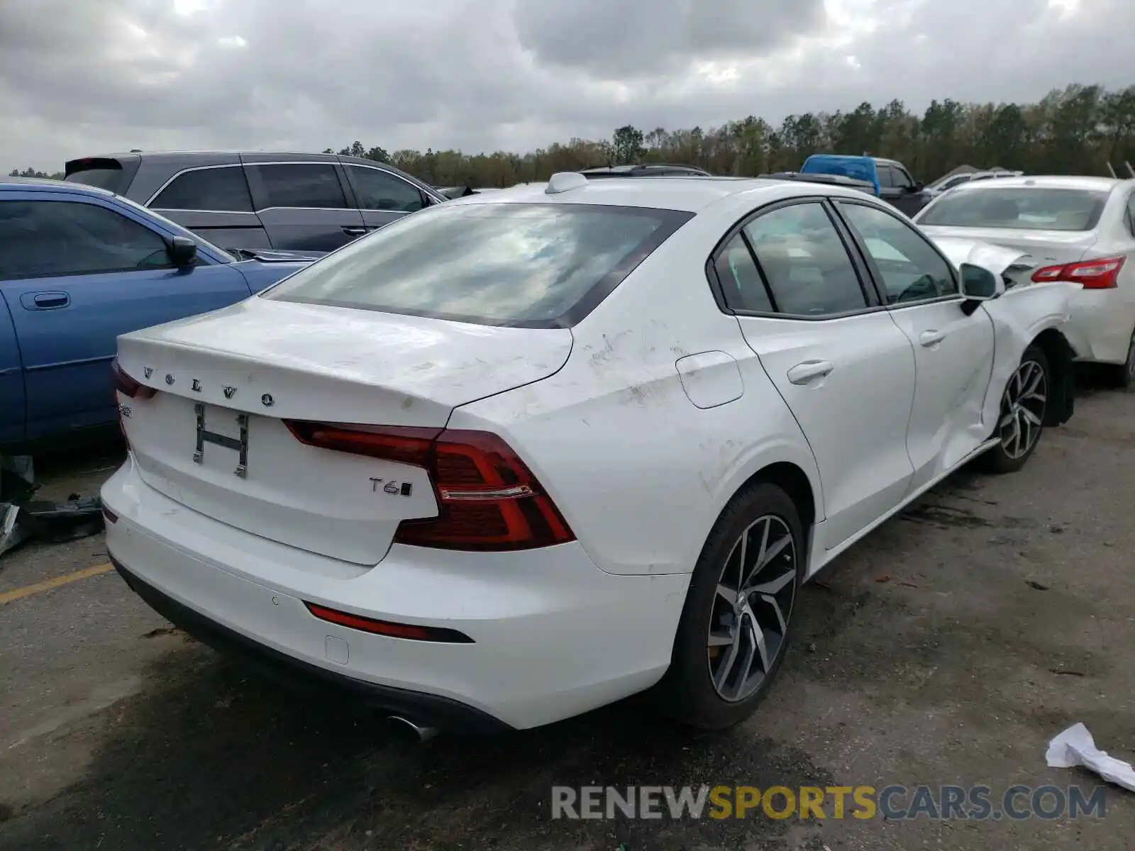 4 Photograph of a damaged car 7JRA22TK1KG017361 VOLVO S60 2019