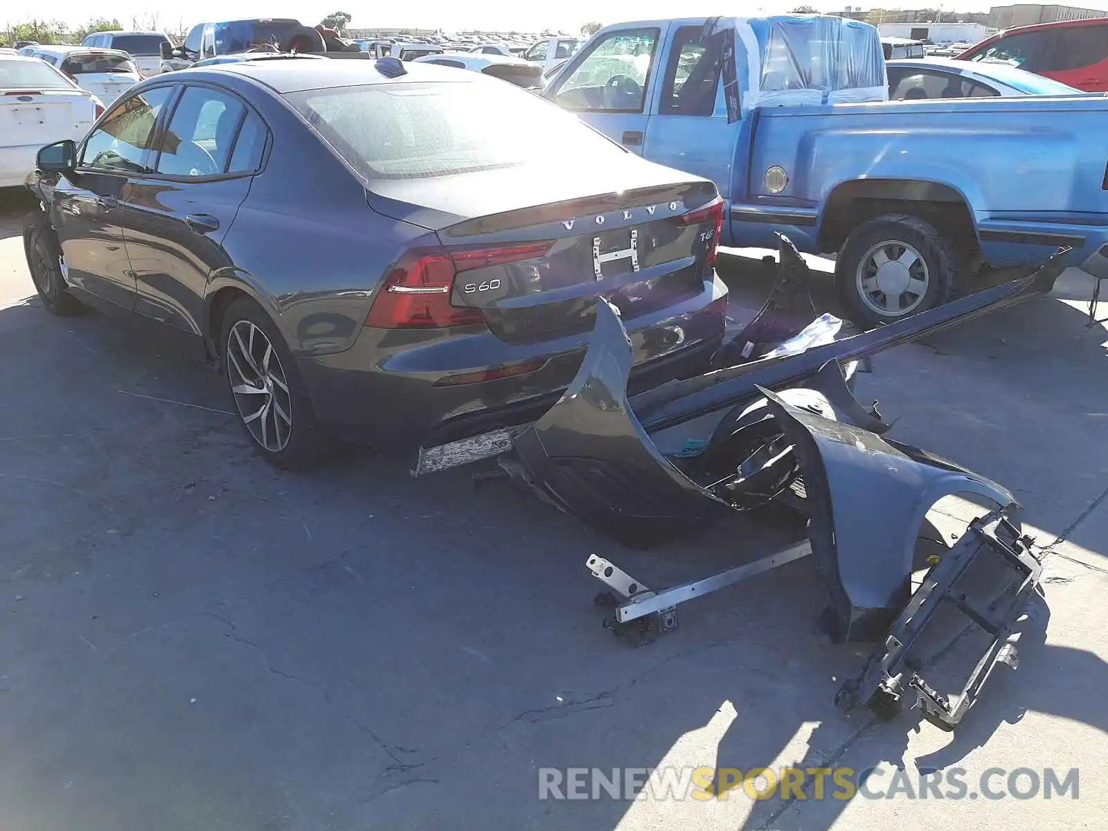 3 Фотография поврежденного автомобиля 7JRA22TK1KG018302 VOLVO S60 2019