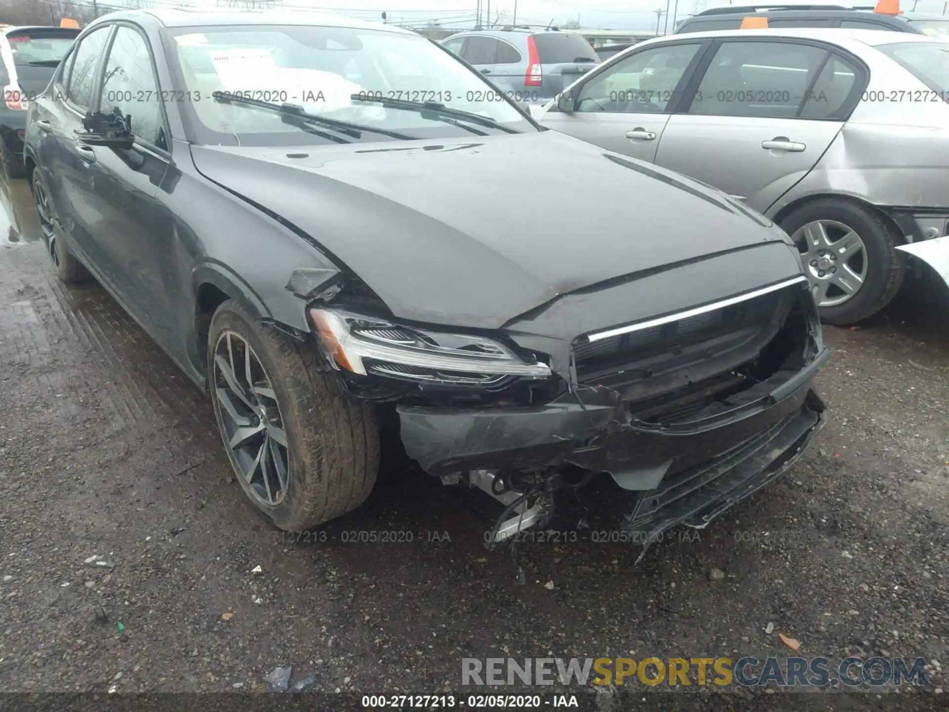 6 Photograph of a damaged car 7JRA22TK2KG005297 VOLVO S60 2019