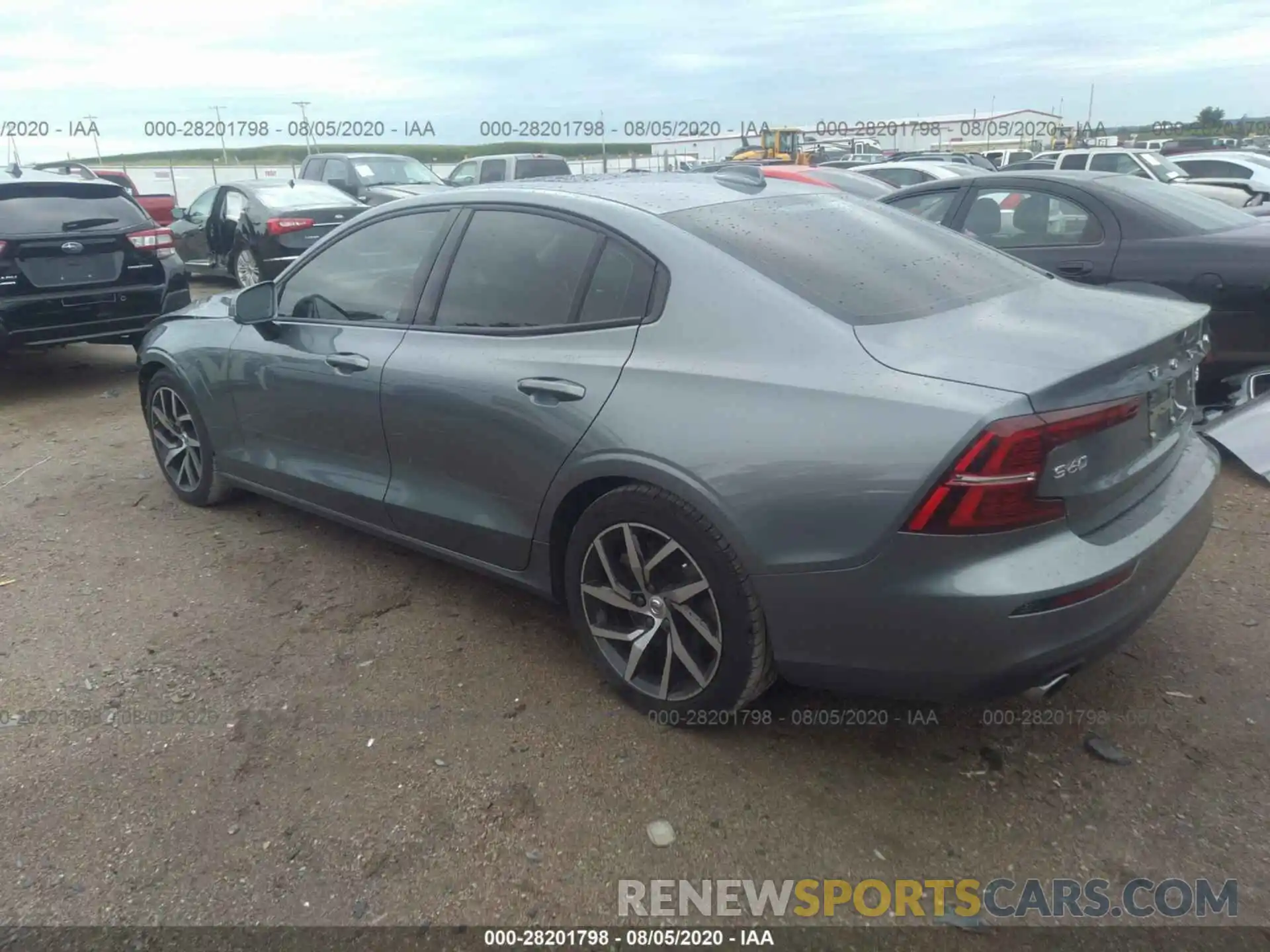 3 Фотография поврежденного автомобиля 7JRA22TK2KG010614 VOLVO S60 2019