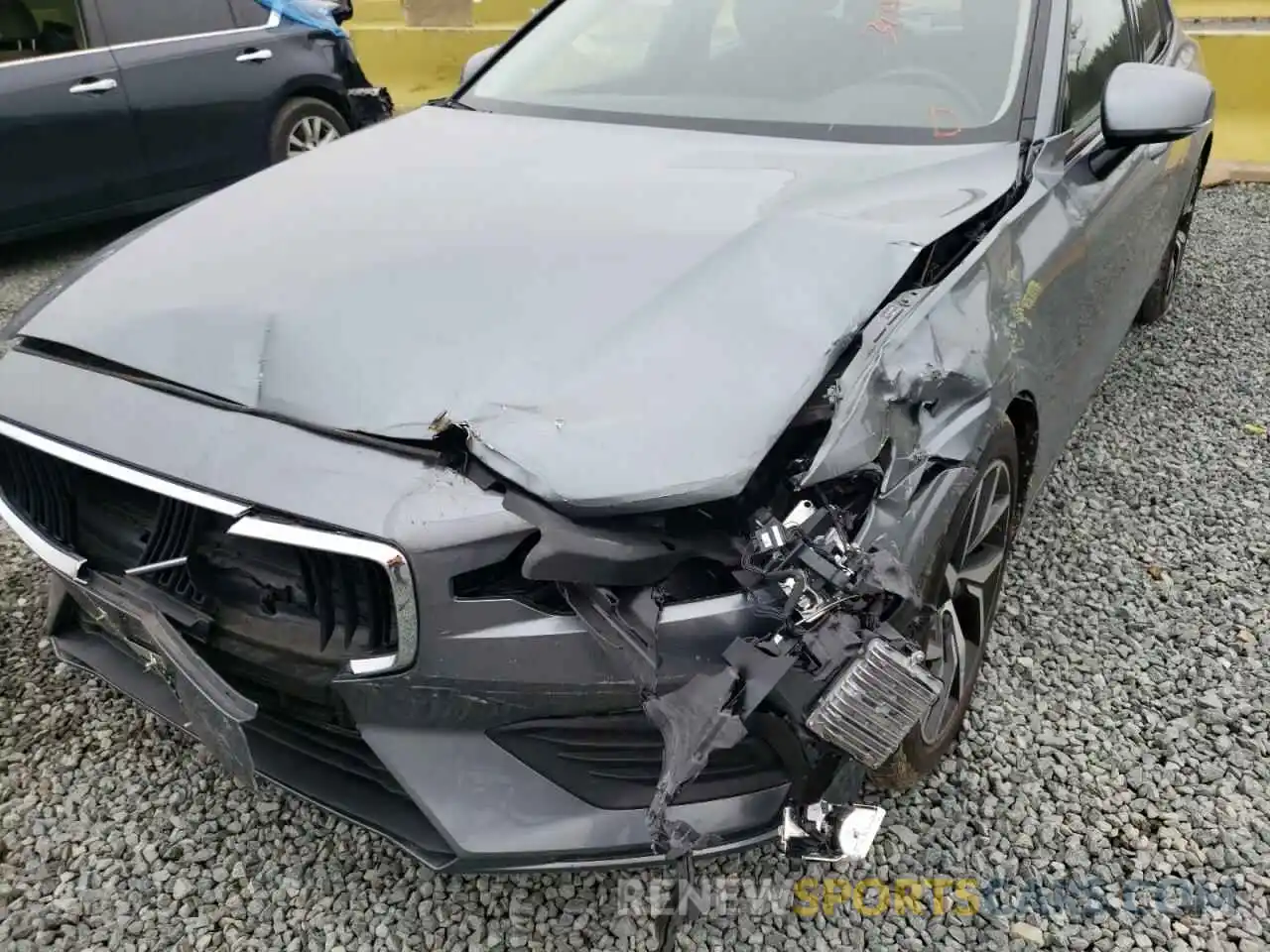 9 Photograph of a damaged car 7JRA22TK2KG010645 VOLVO S60 2019