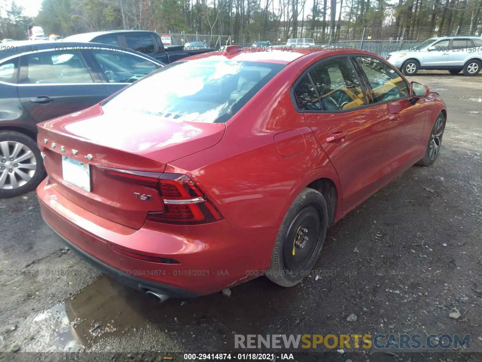 4 Photograph of a damaged car 7JRA22TK2KG014680 VOLVO S60 2019