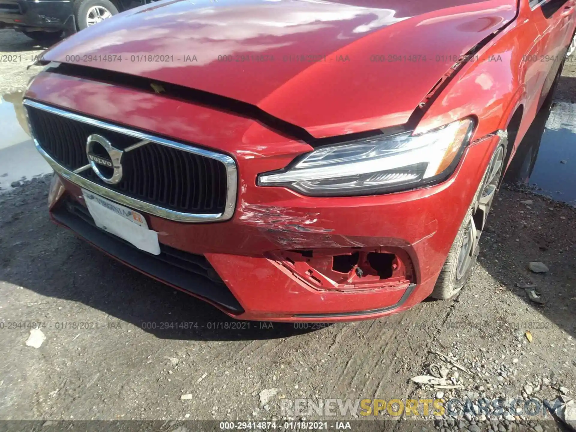 6 Photograph of a damaged car 7JRA22TK2KG014680 VOLVO S60 2019