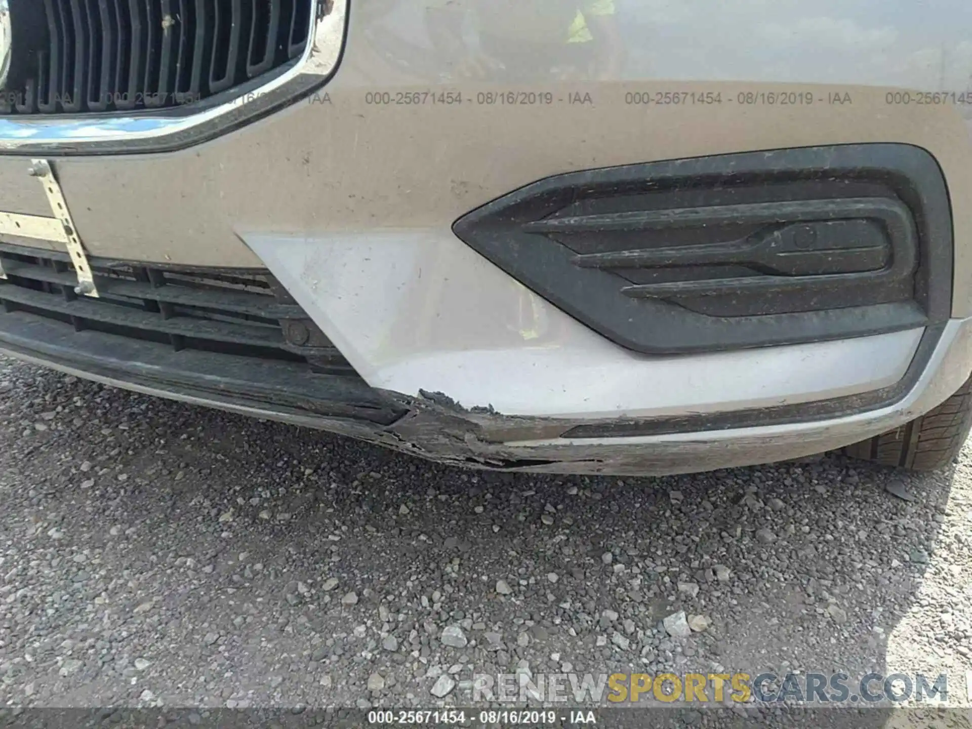 7 Photograph of a damaged car 7JRA22TK2KG016199 VOLVO S60 2019