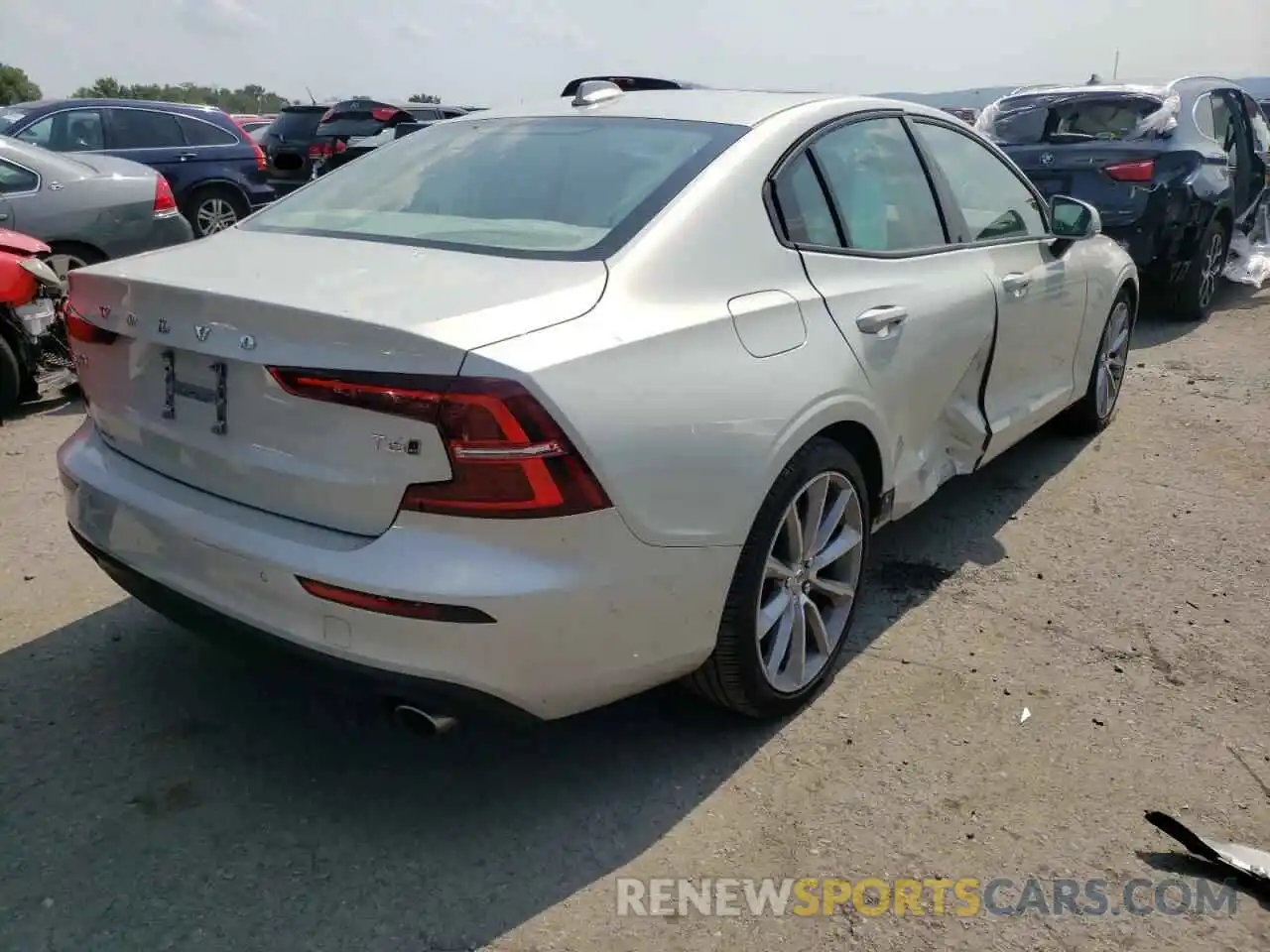 4 Photograph of a damaged car 7JRA22TK2KG017952 VOLVO S60 2019