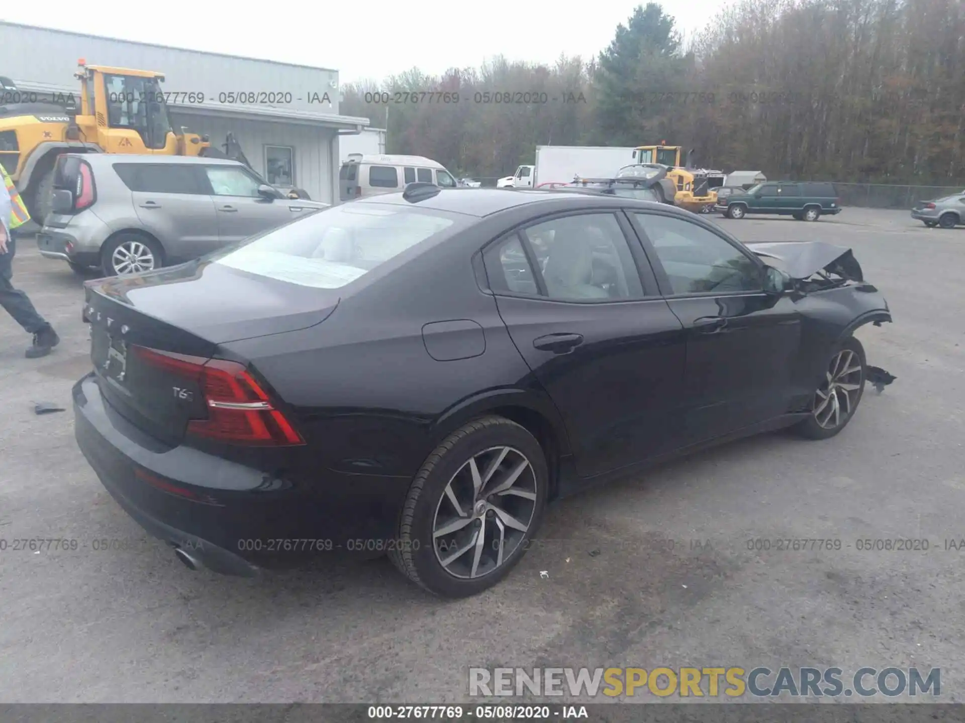 4 Photograph of a damaged car 7JRA22TK3KG009018 VOLVO S60 2019