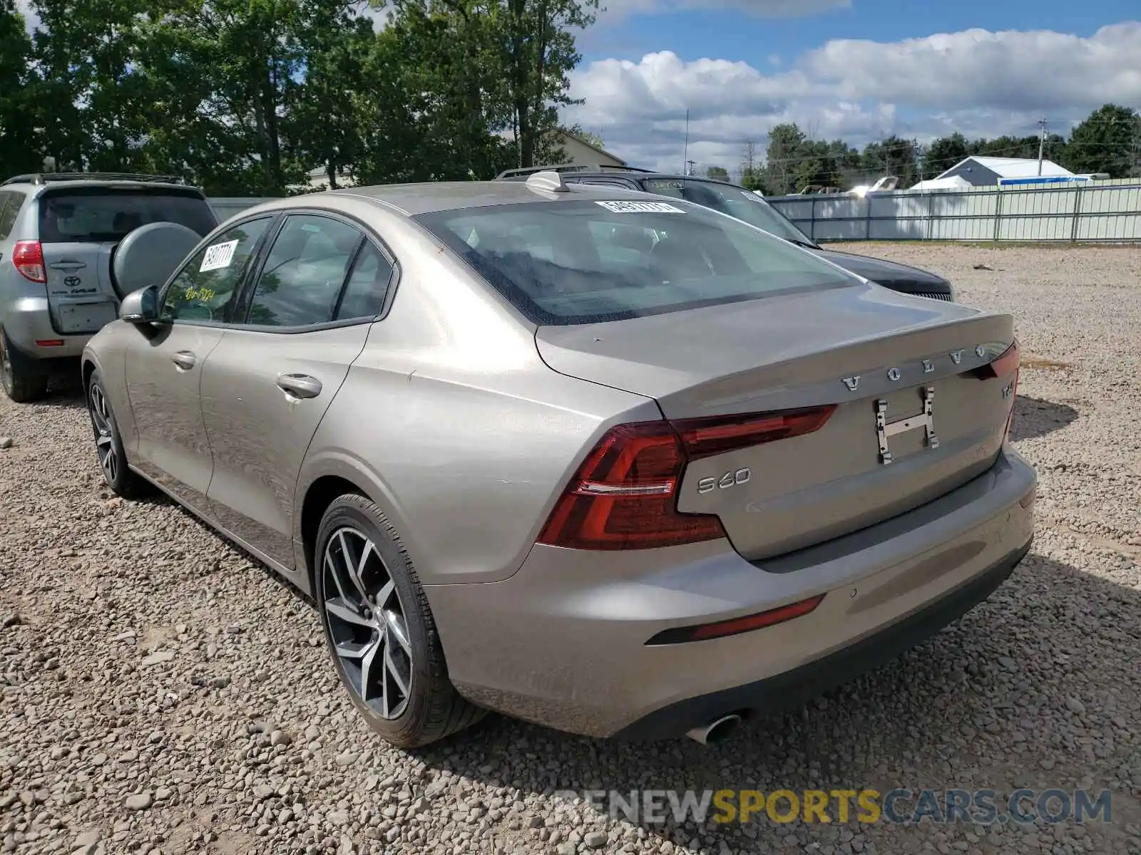 3 Photograph of a damaged car 7JRA22TK3KG011299 VOLVO S60 2019