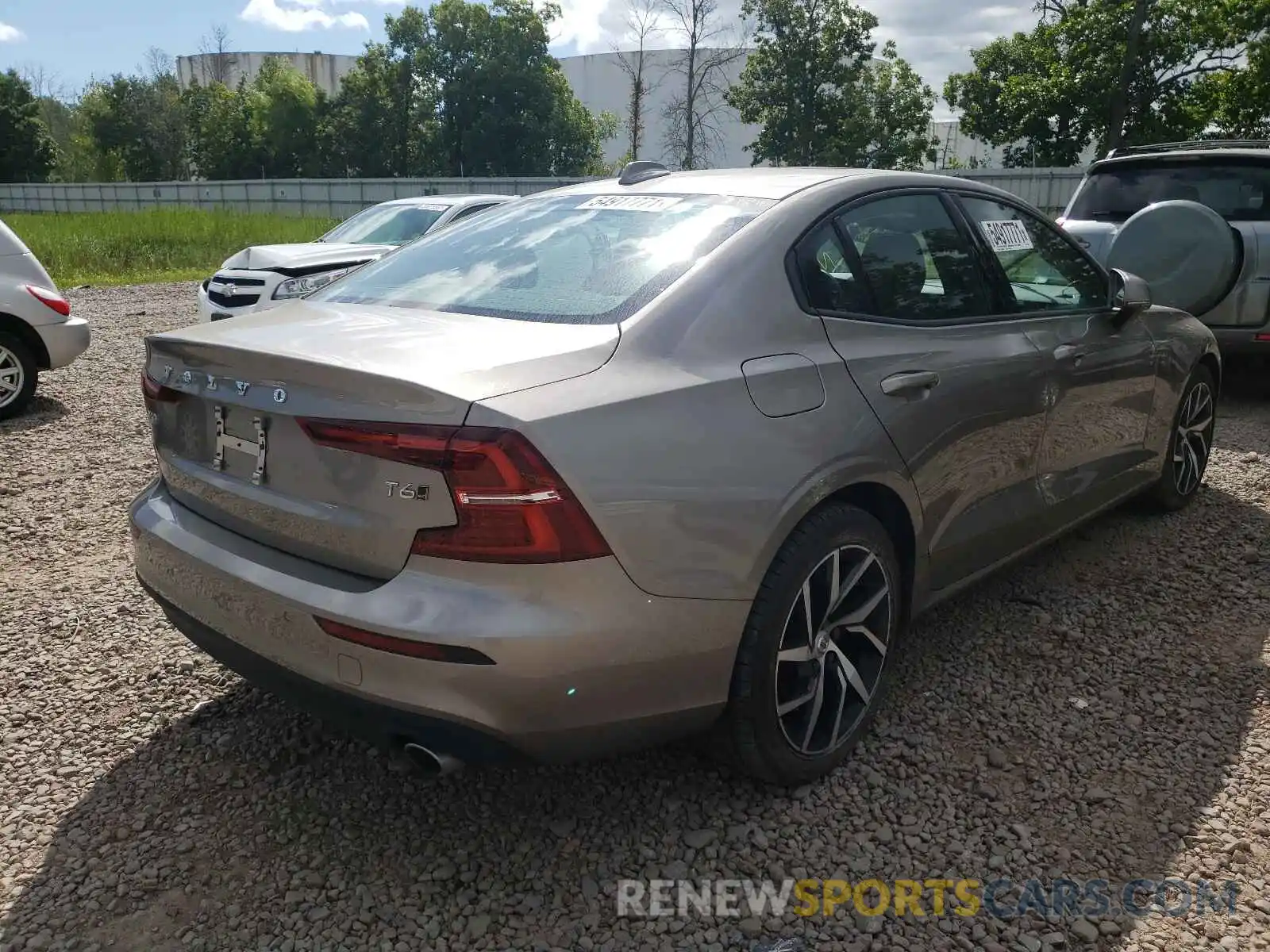 4 Photograph of a damaged car 7JRA22TK3KG011299 VOLVO S60 2019