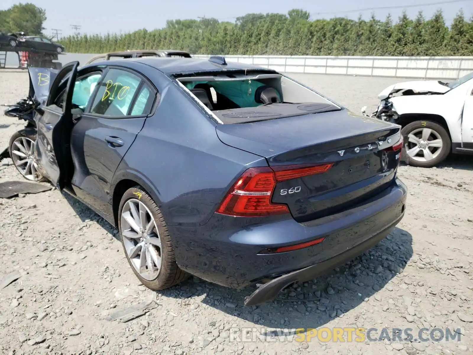 3 Фотография поврежденного автомобиля 7JRA22TK4KG001512 VOLVO S60 2019