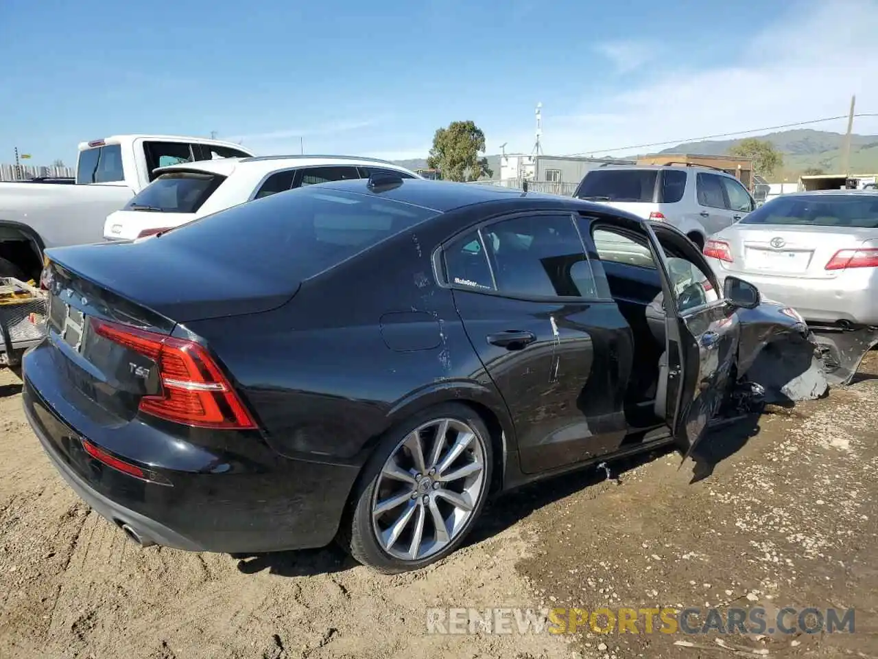 3 Photograph of a damaged car 7JRA22TK4KG003440 VOLVO S60 2019