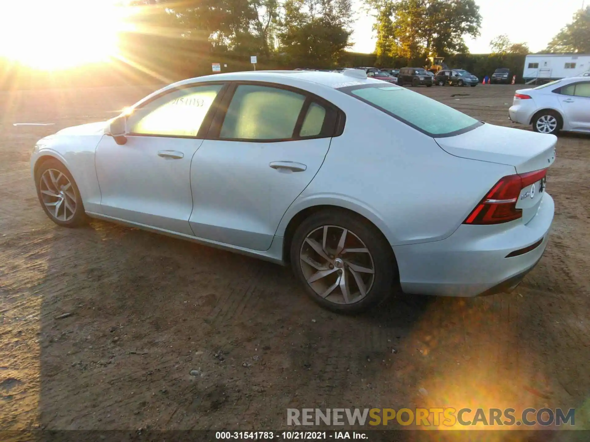 3 Photograph of a damaged car 7JRA22TK4KG006645 VOLVO S60 2019